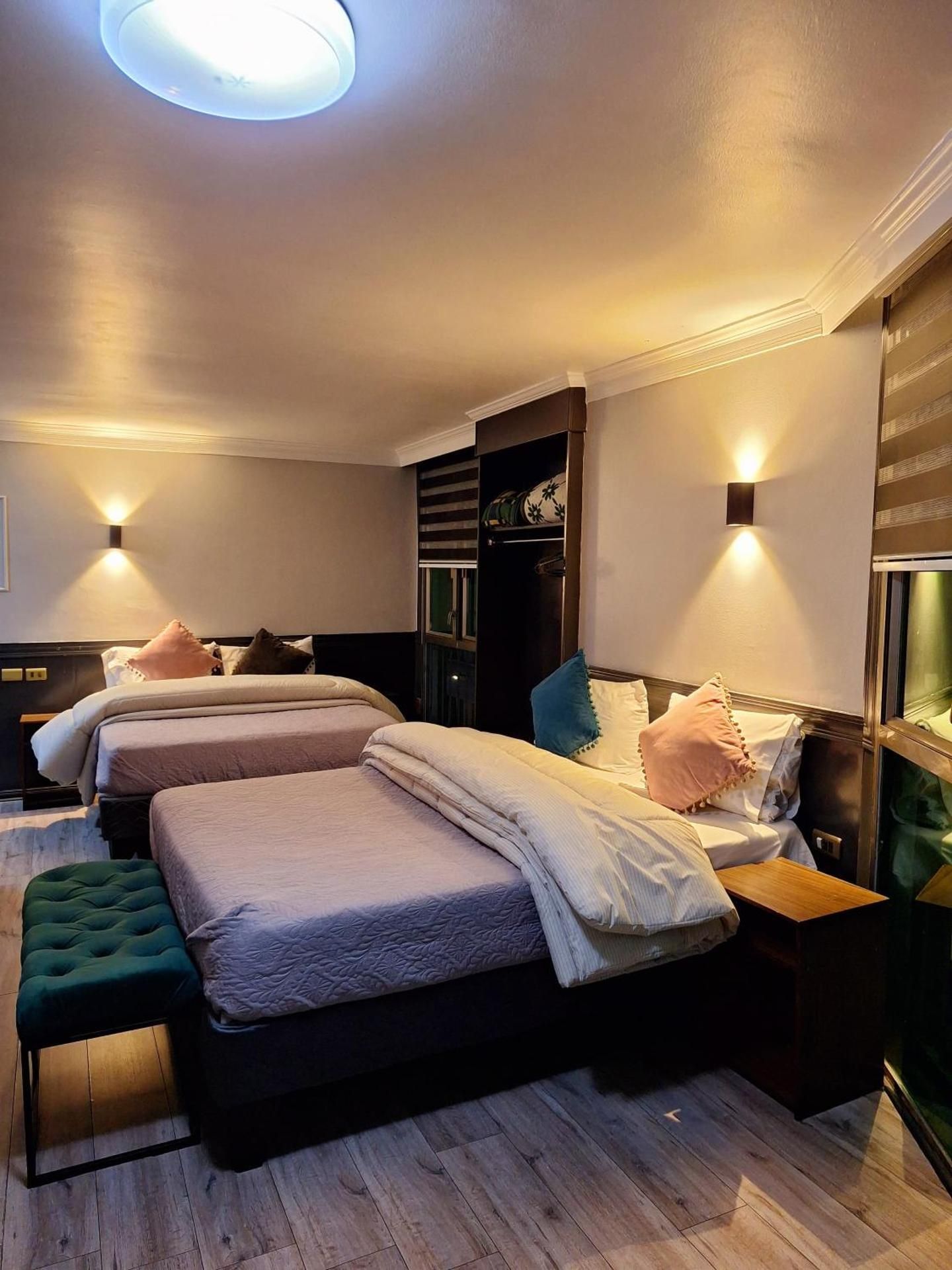 Deluxe Queen Suite