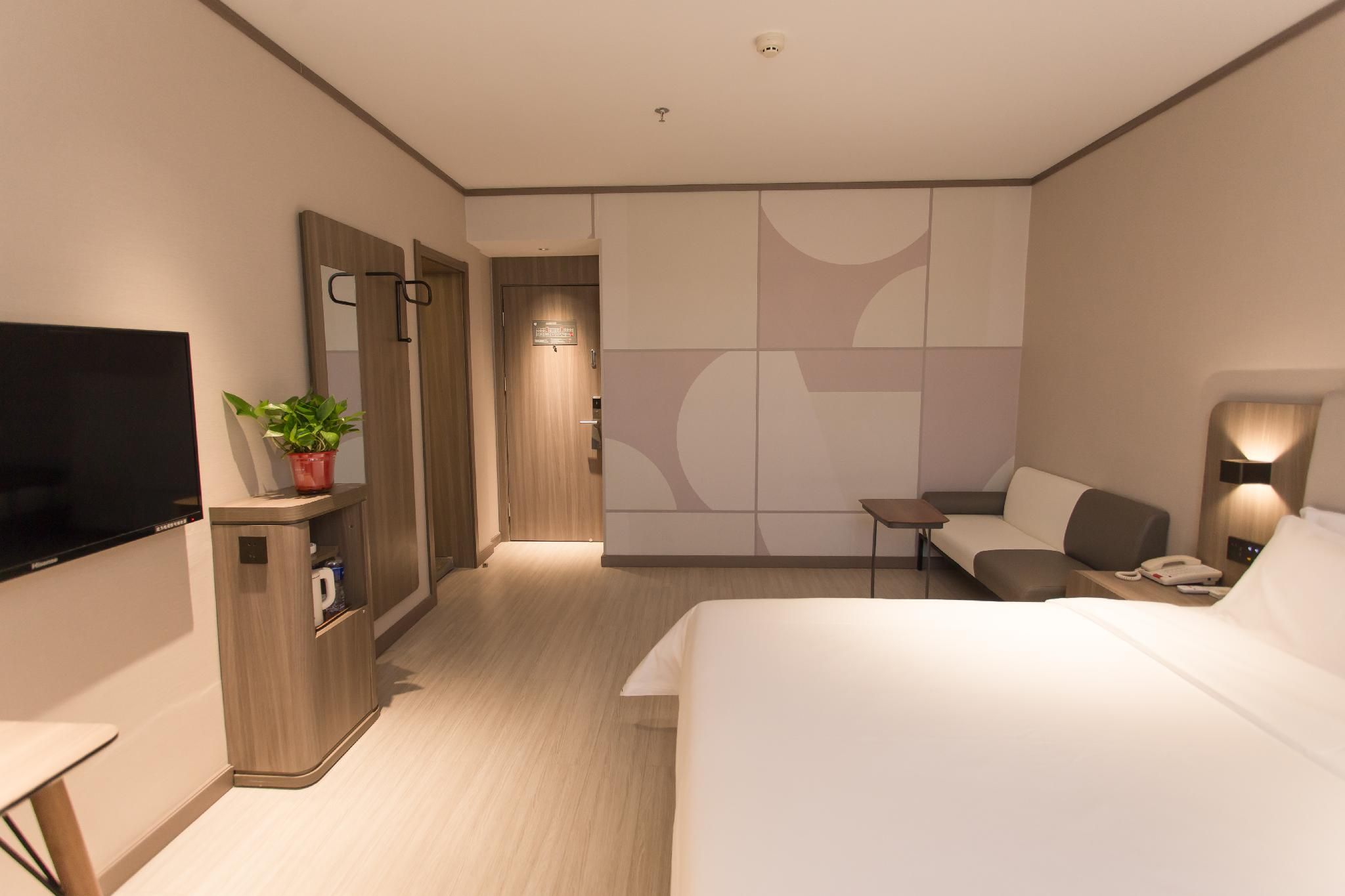 Business Queen Bed Room