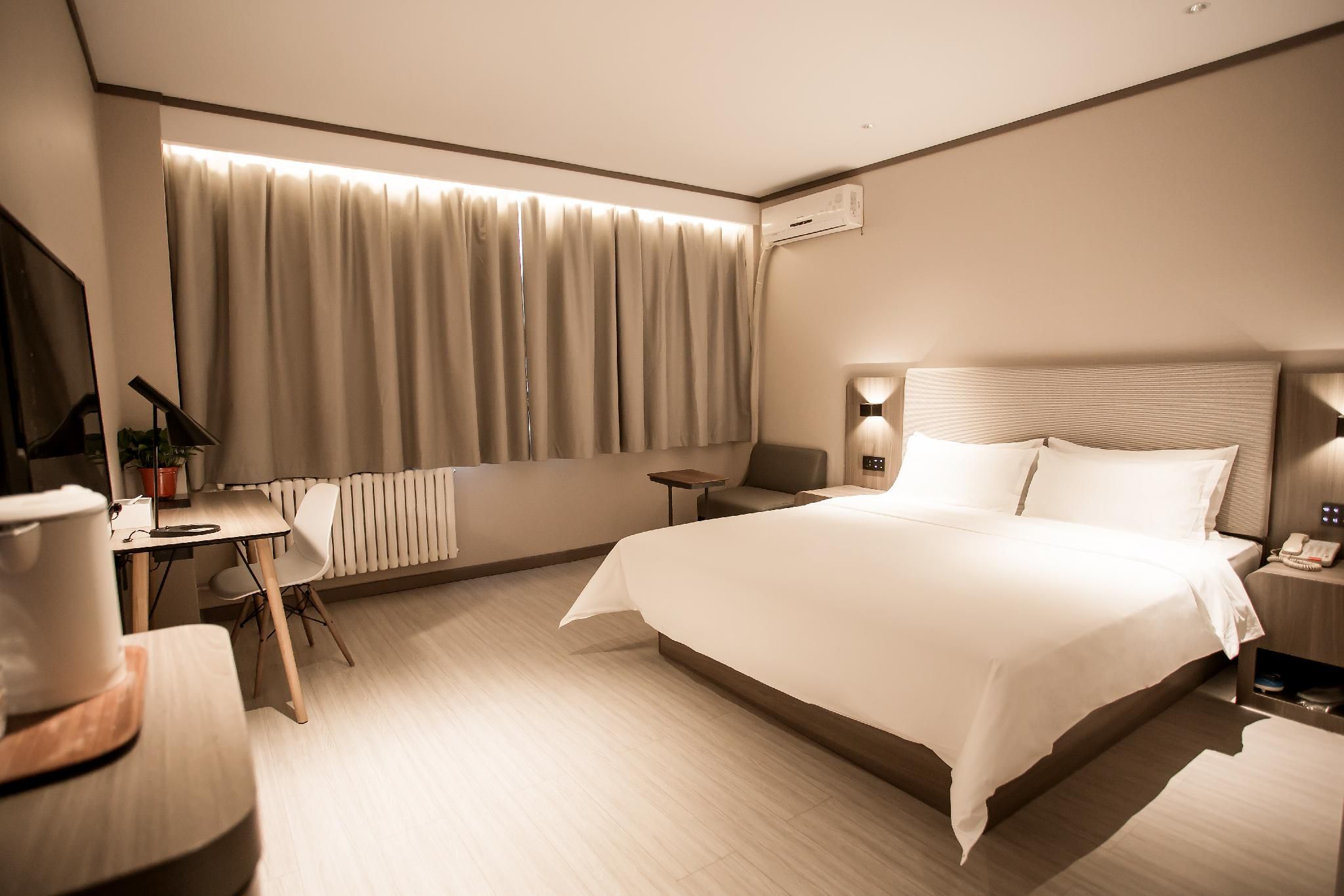 Business Queen Bed Room