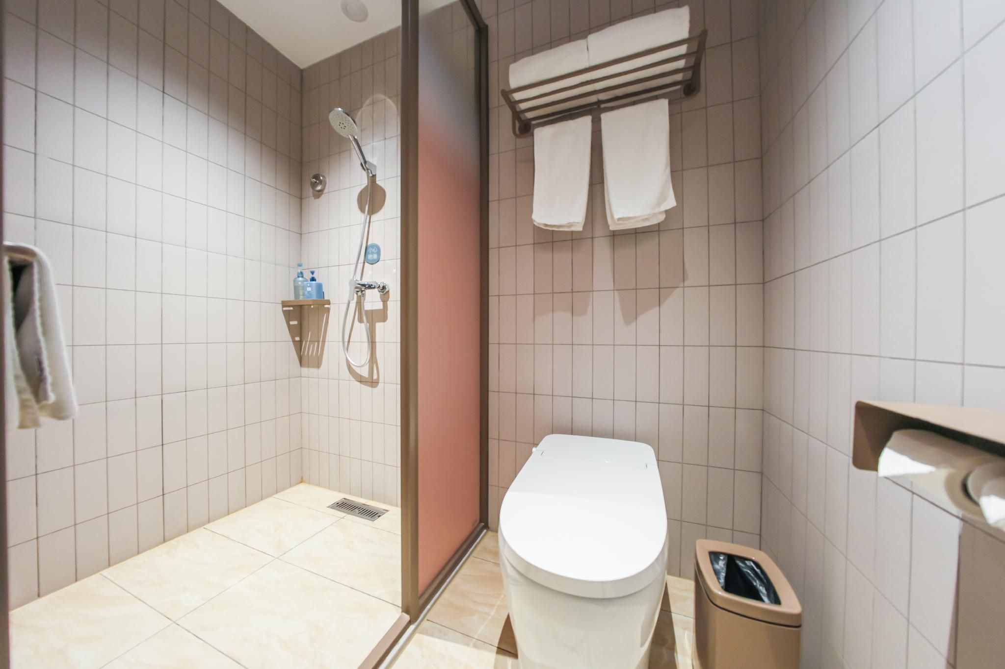 Huazhu - Deluxe Bed Room