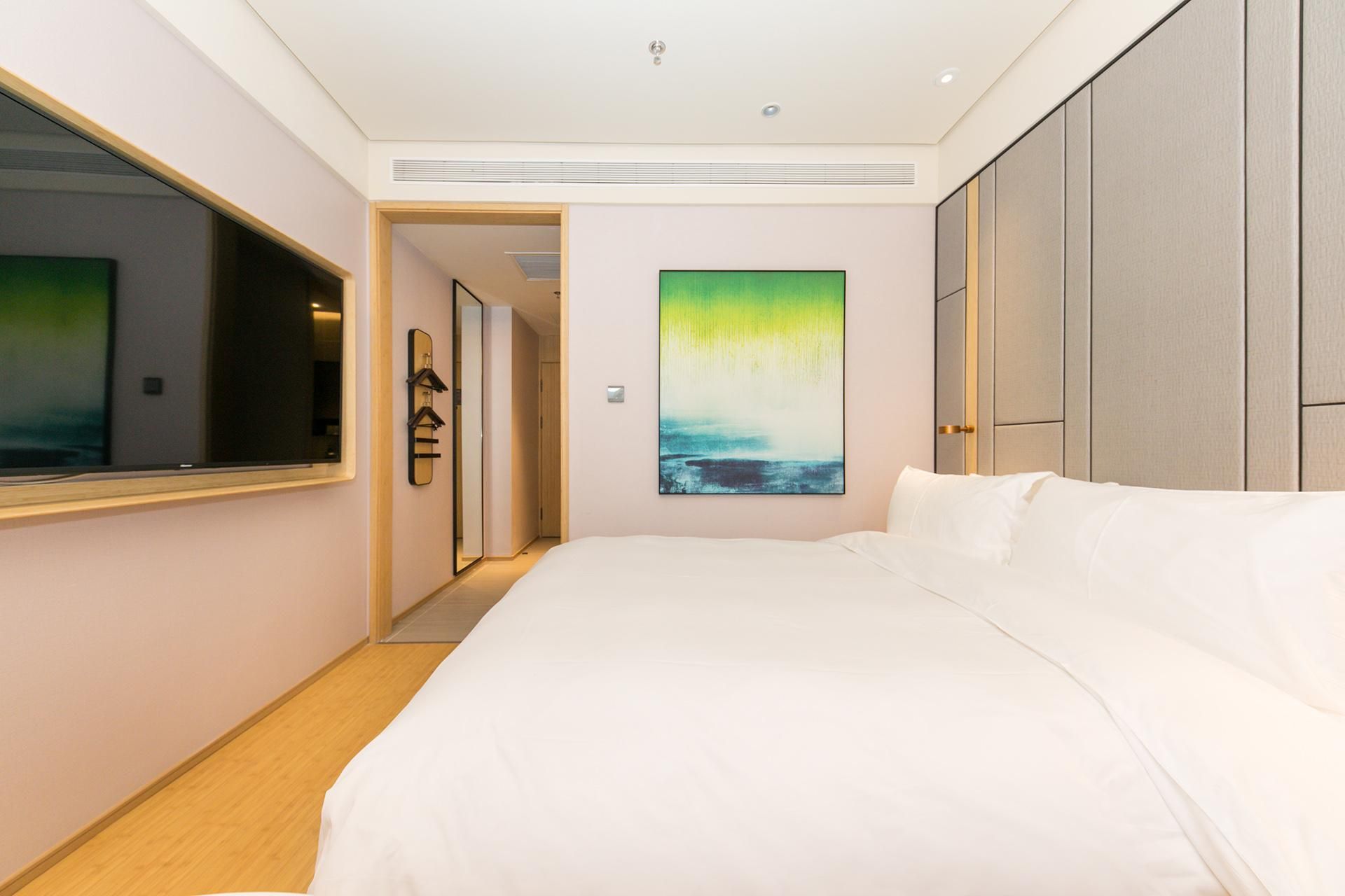 Huazhu - Room With Bed