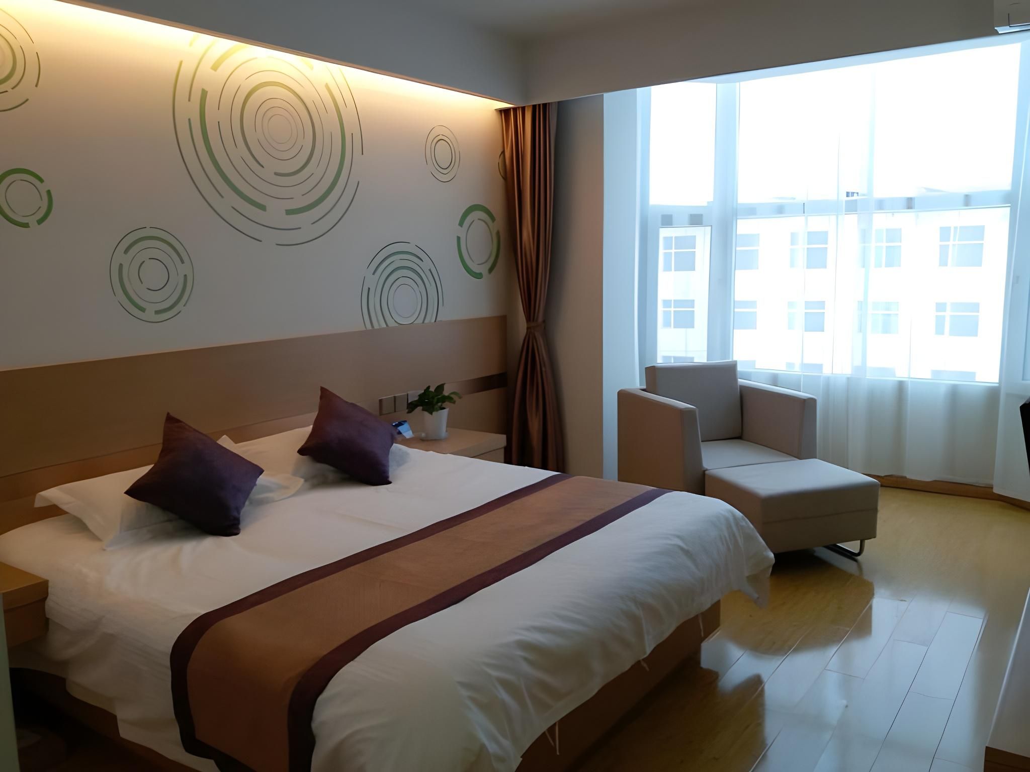 Hotel Queen Room