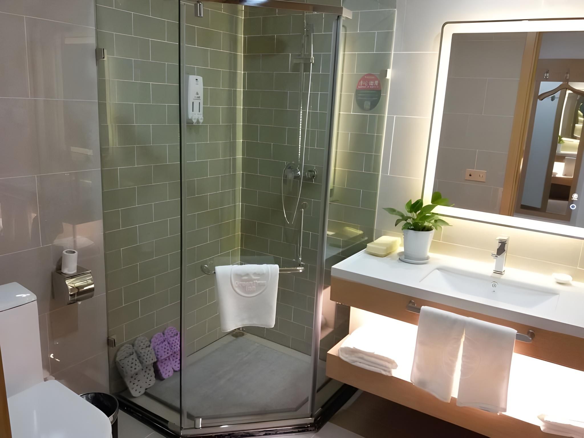 Hotel Queen Room