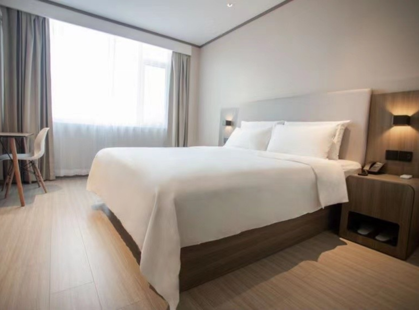 Huazhu - Room With Bed