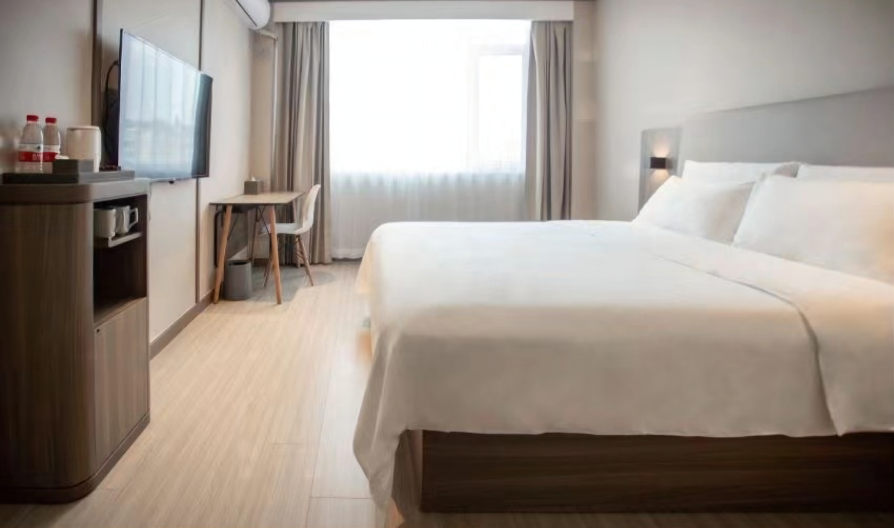 Huazhu - Room With Bed