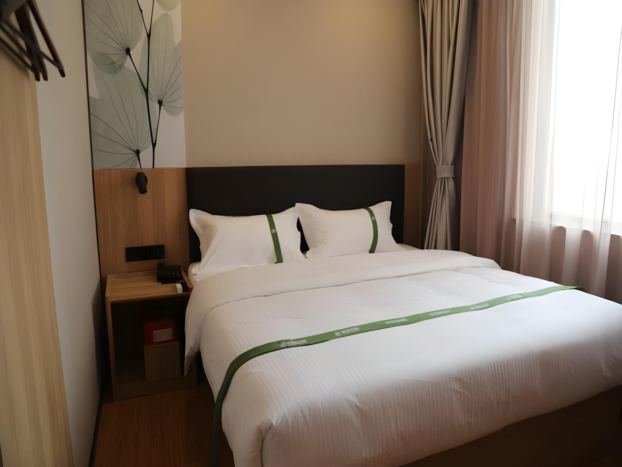 Hotel Queen Room
