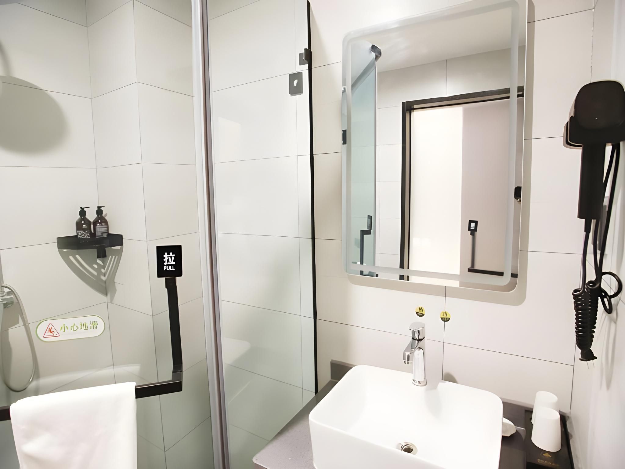 Twin Deluxe Room