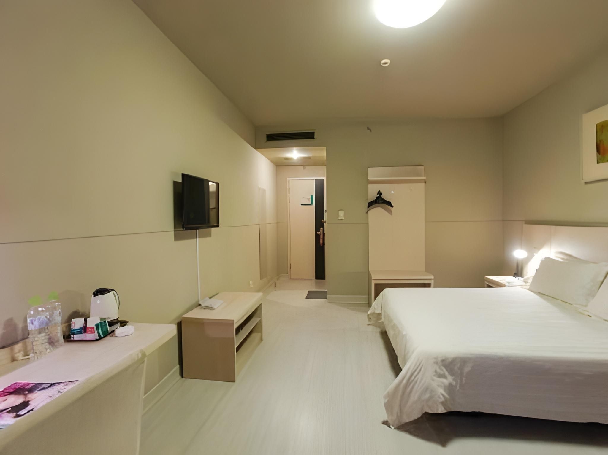 WH - Superior Bed Room