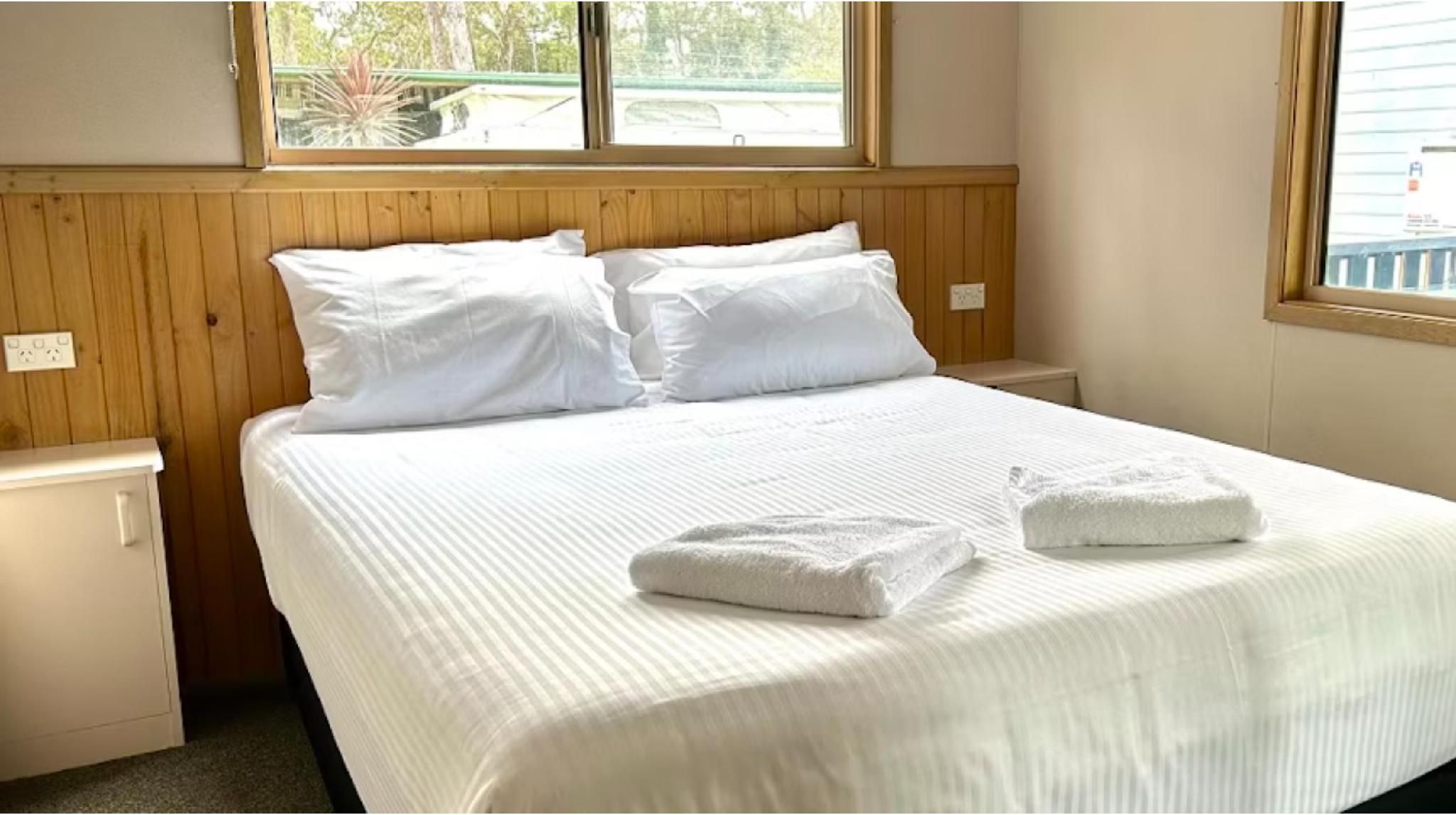 Standard Two-Bedroom Cabin - Sleeps 4 & Dog Friendly