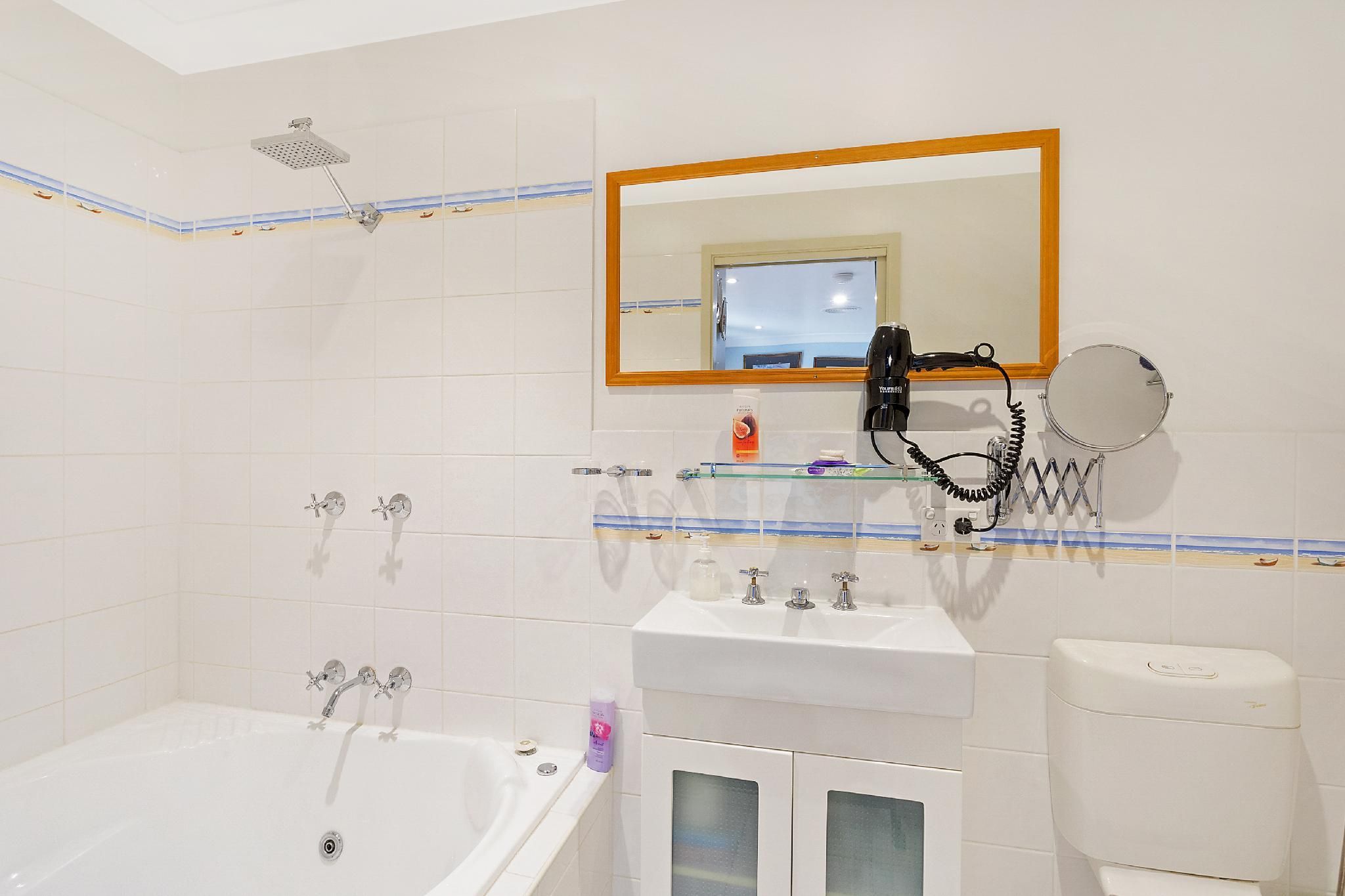 King Accesible with Bathtub