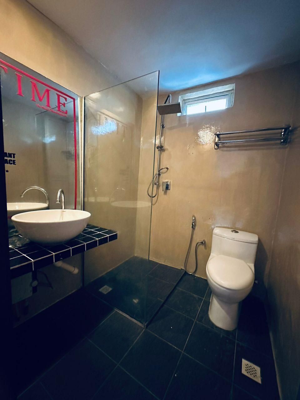 Kuu Inn Motel Deluxe Room with 1 King Bed 3