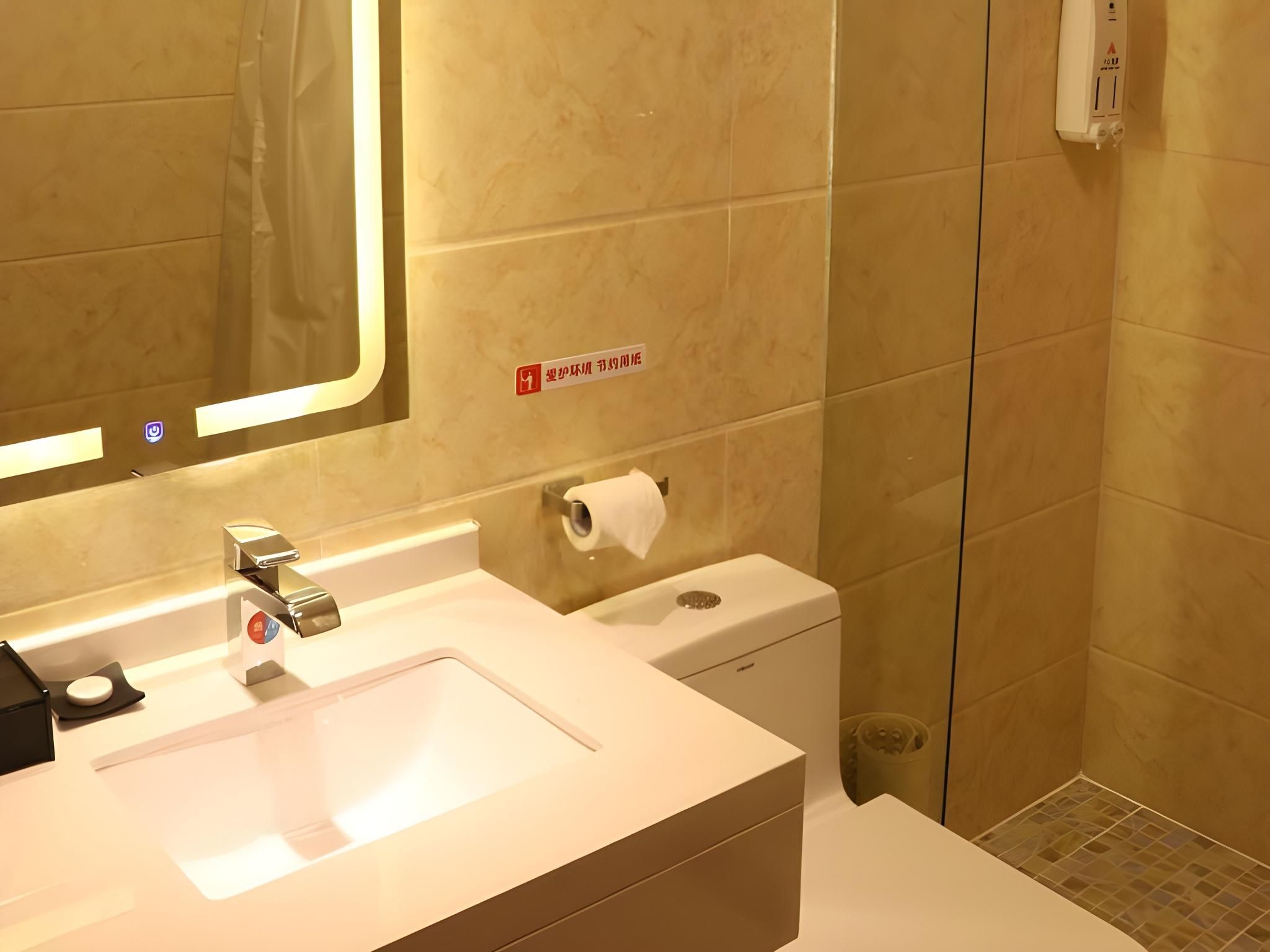 Business Queen Room