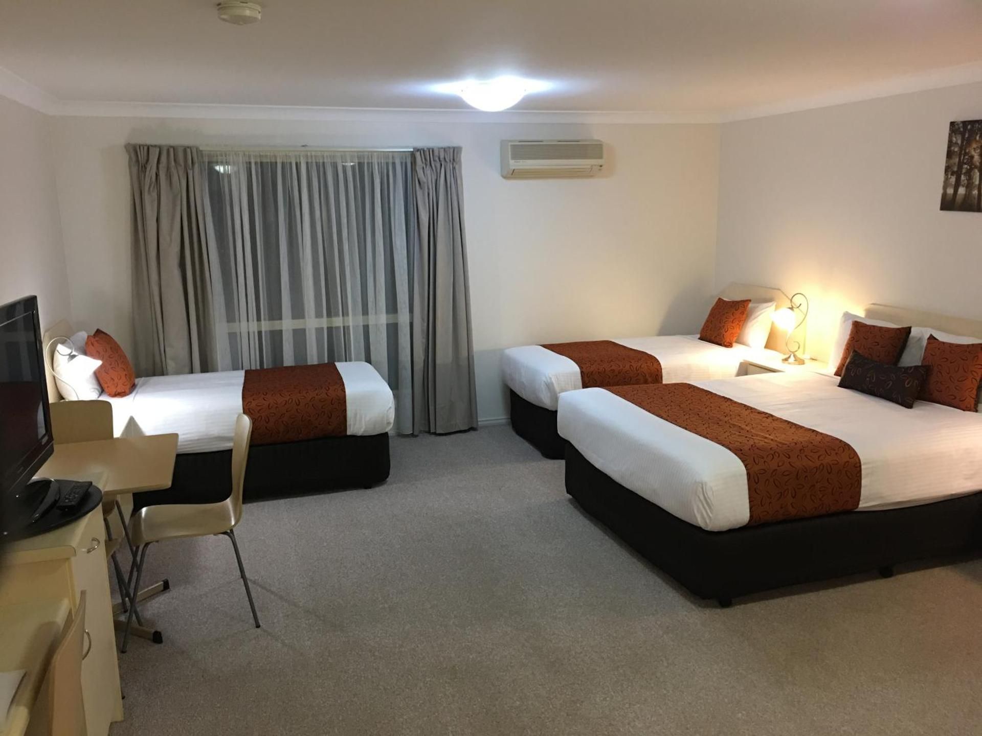 Queen Room with Spa Bath