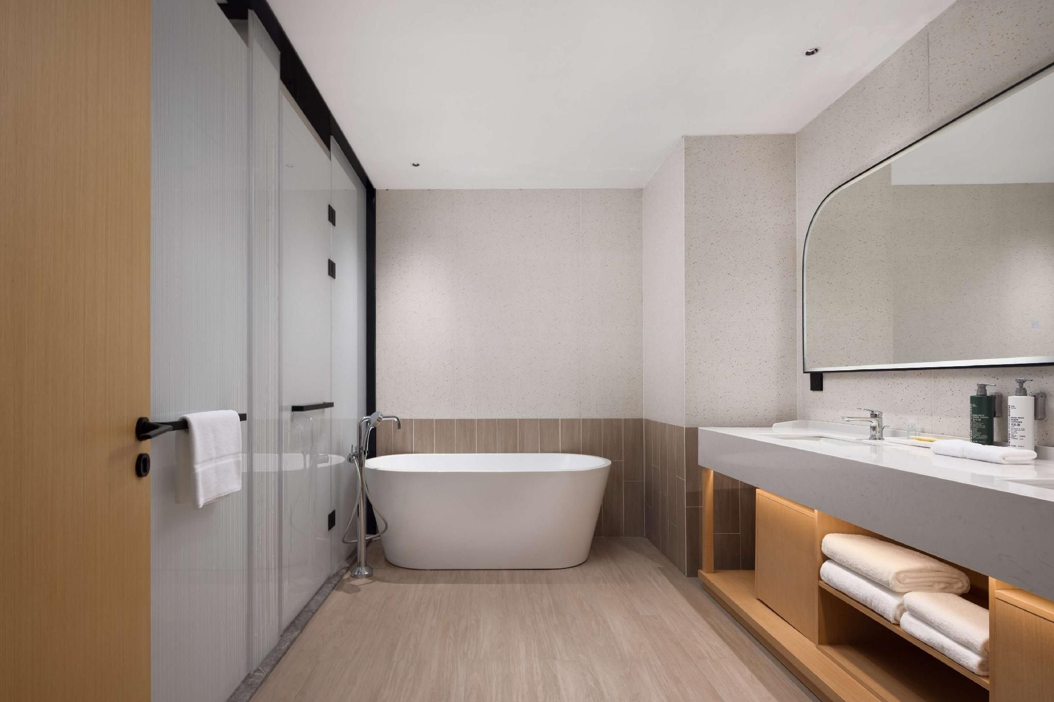 Hilton Garden Inn Rizhao High-Tech Zone King Deluxe Suite 2