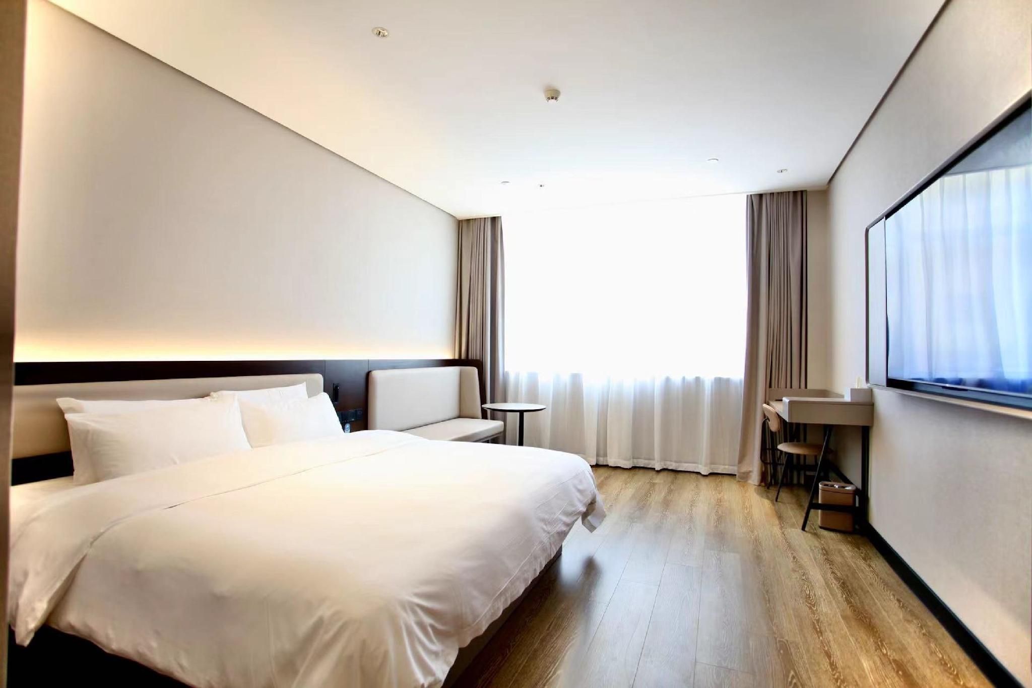 Business Queen Bed Room