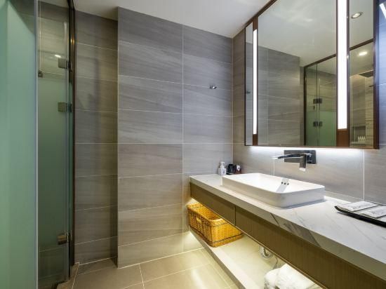 WH - Deluxe Bed Room