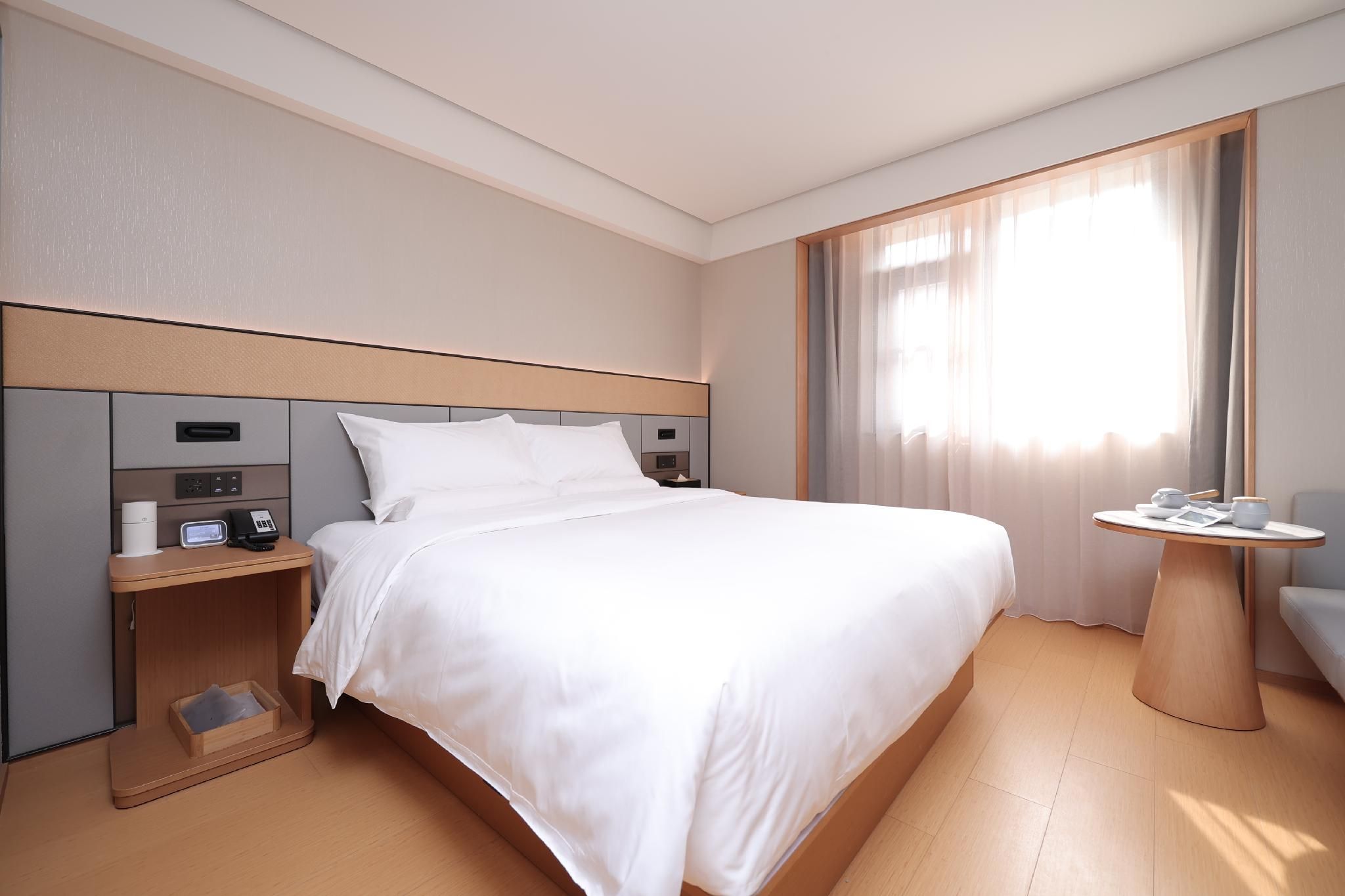 Business Queen Bed Room