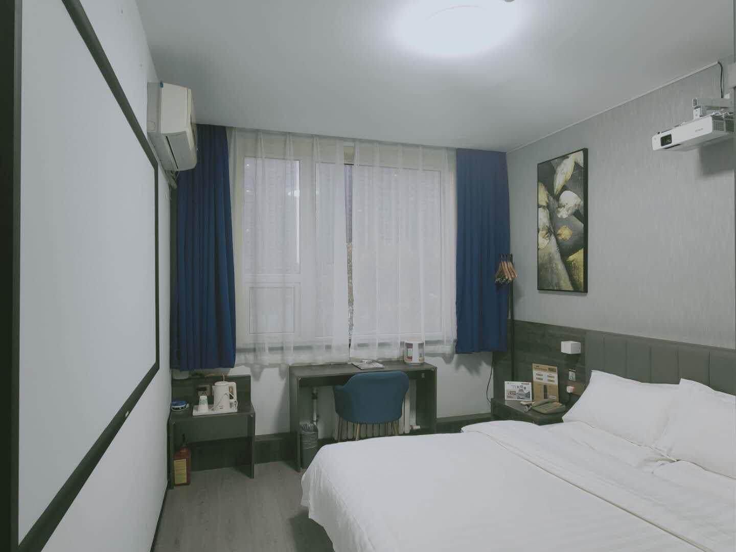 WH - Feature 1 Bed Room