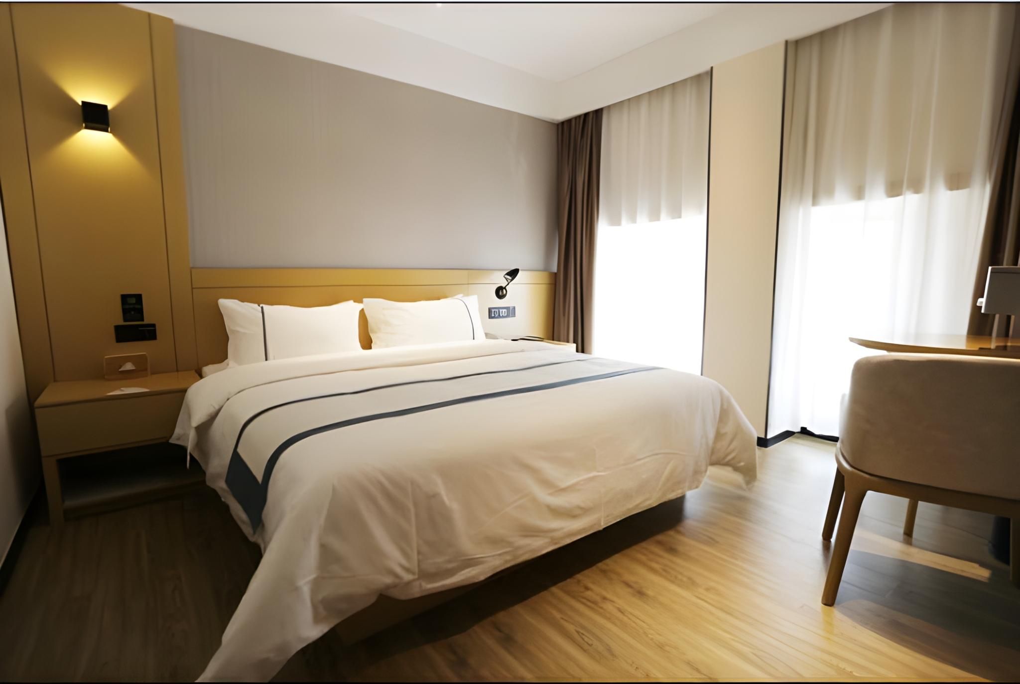 Stand Queen Room