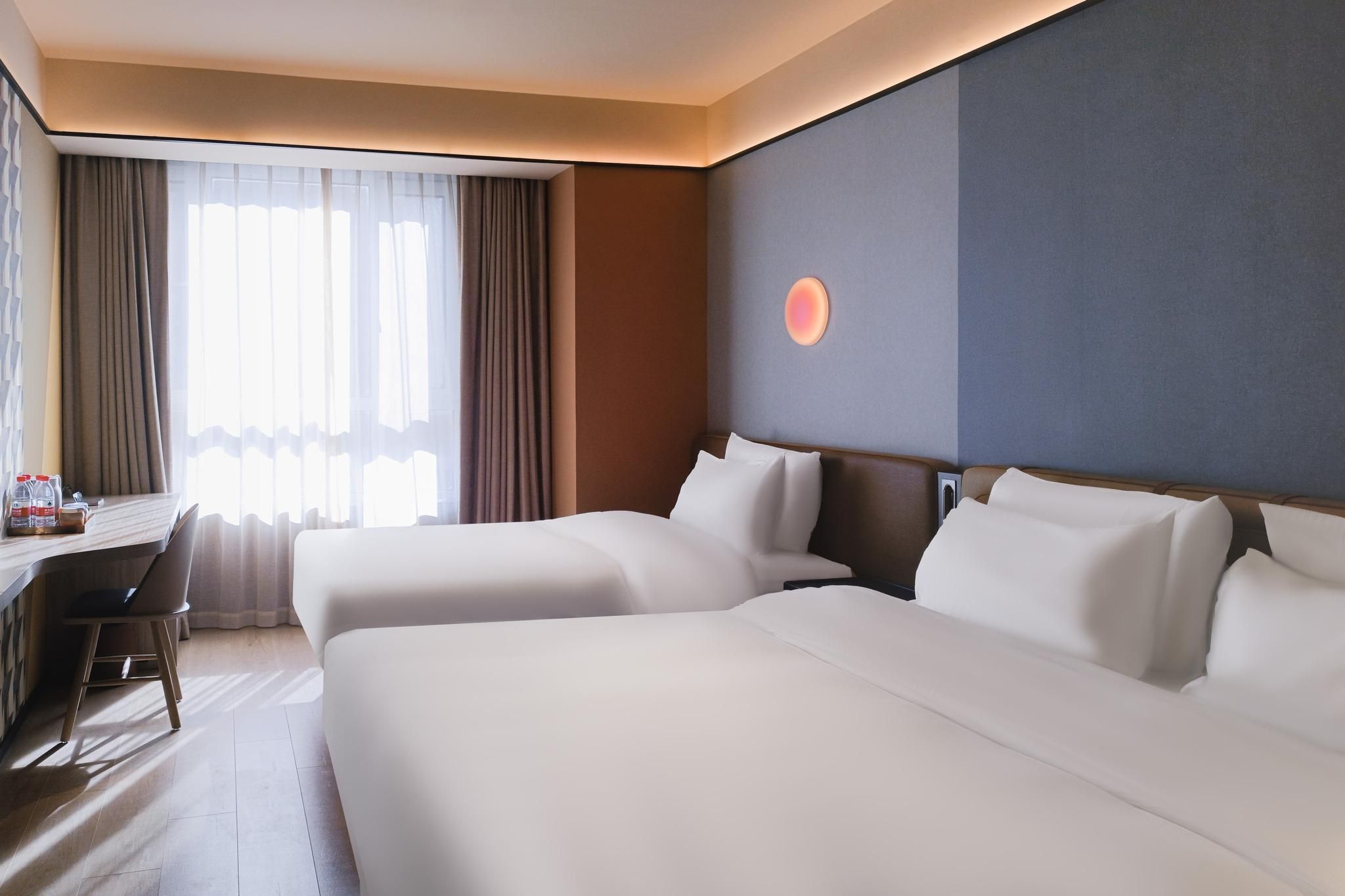 Huazhu - Bonding Room