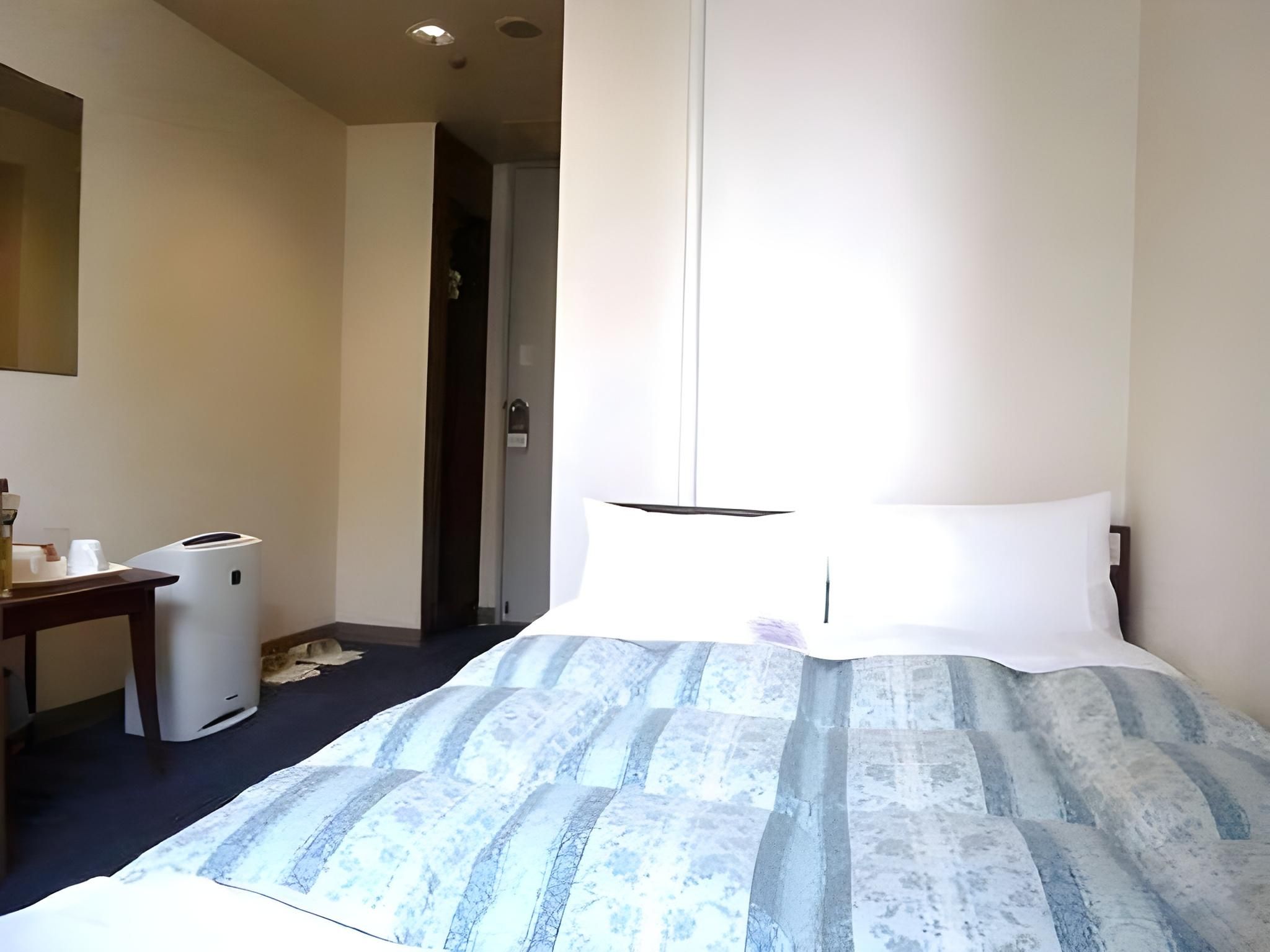 Semi-Double Room Smoking