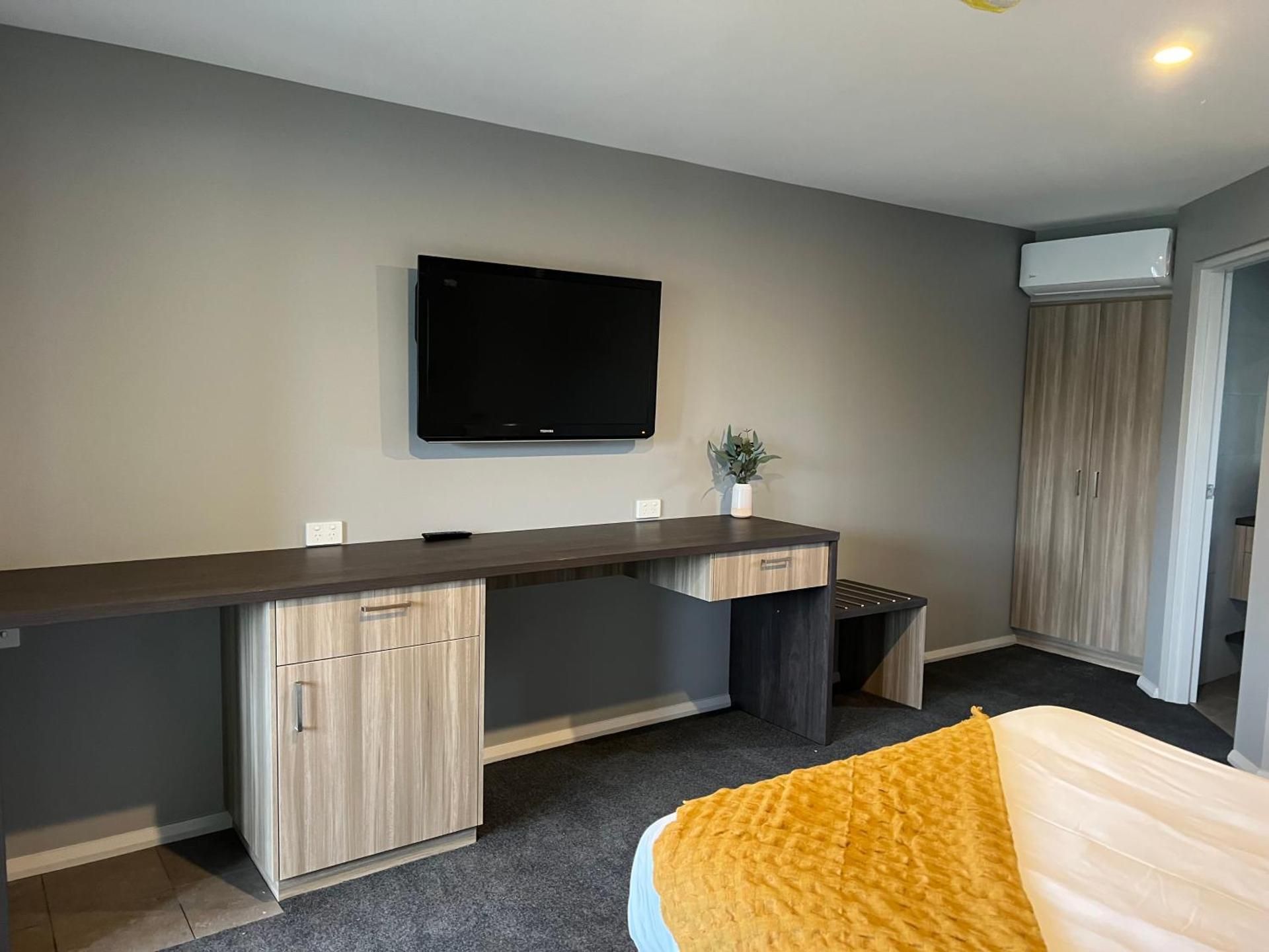 Deluxe Queen Room