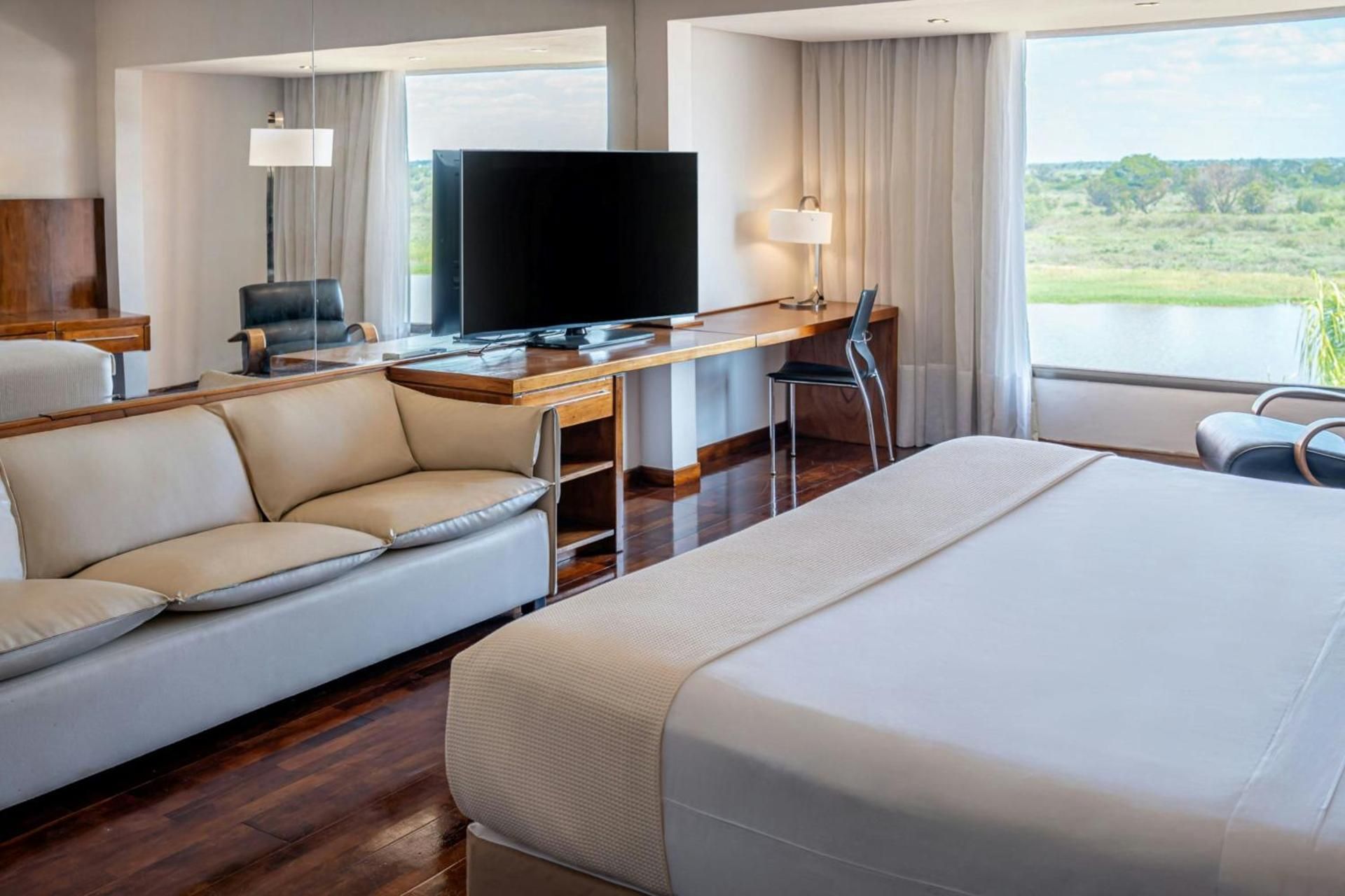 Deluxe King Room with River View