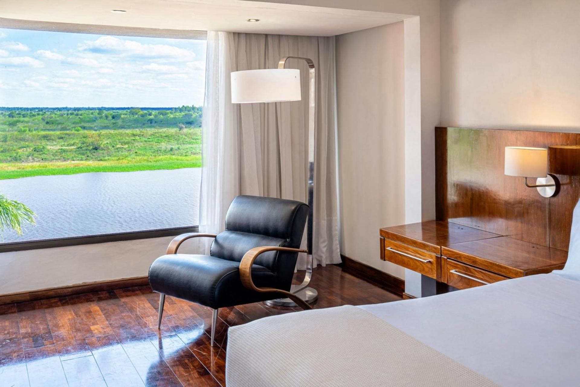 Deluxe King Room with River View