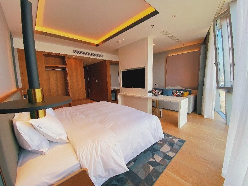 1 King Bed Suite