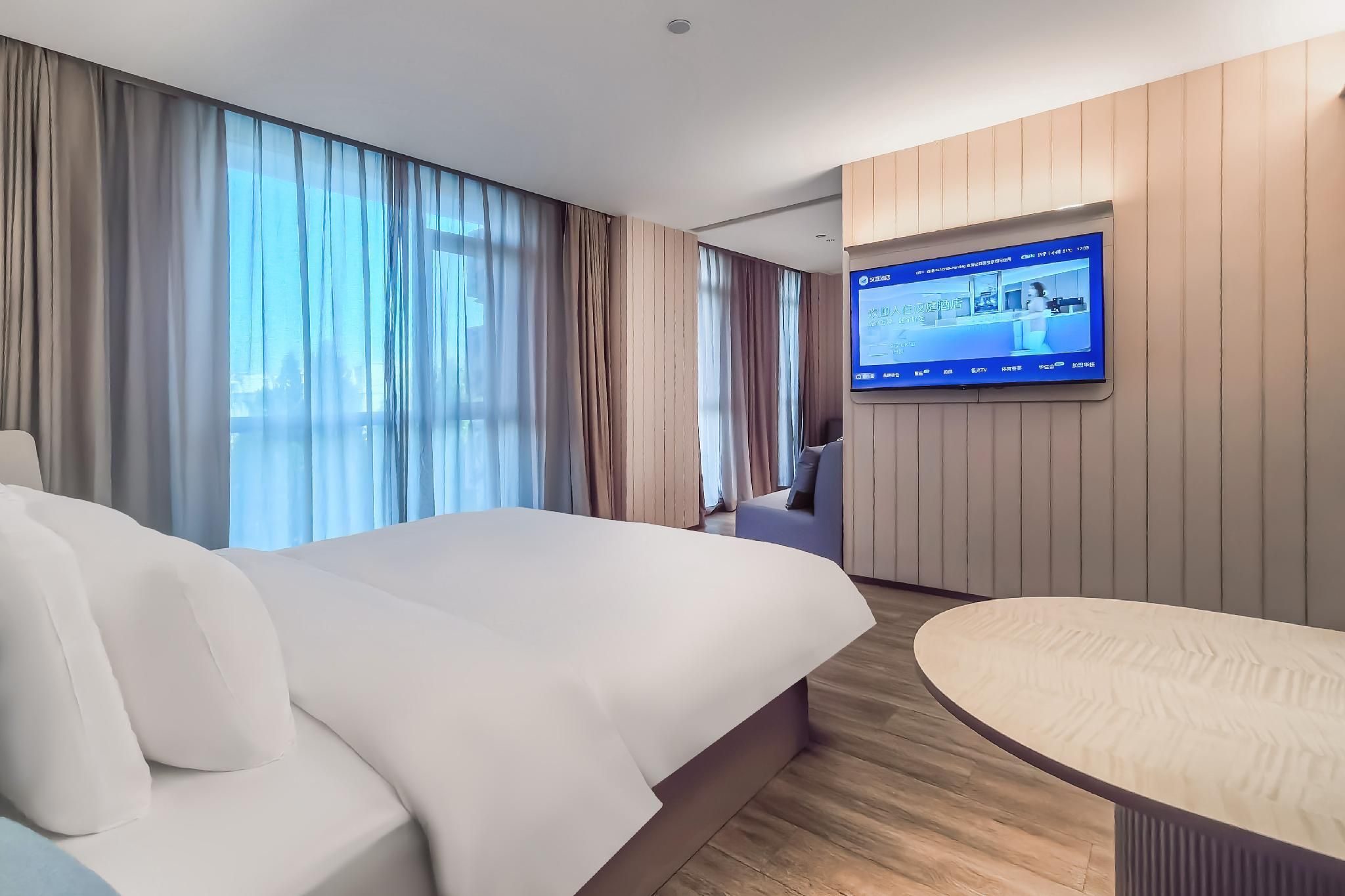 Business Queen Bed Room