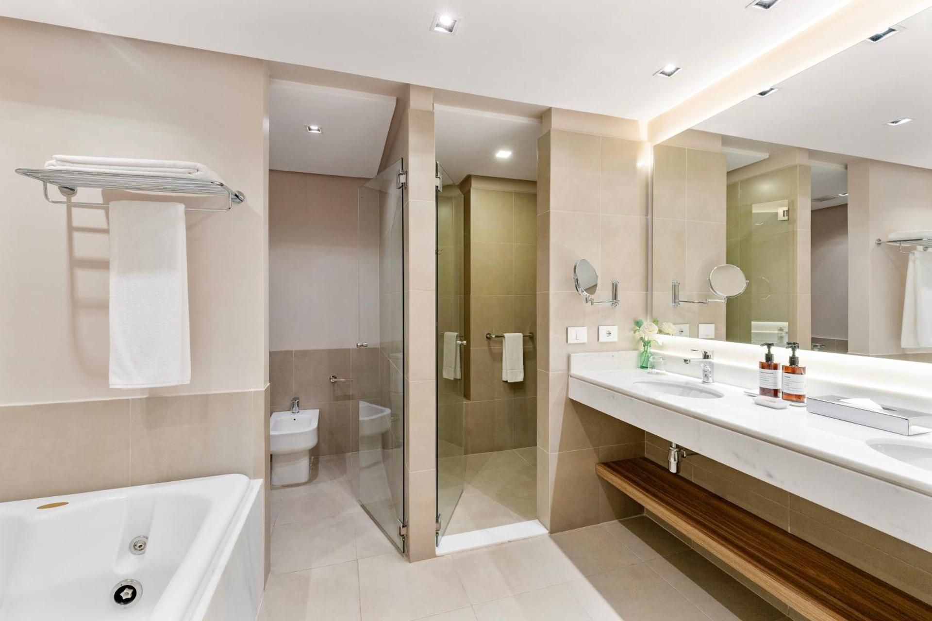 2 KING BED 2 BEDROOM PRESIDENTIAL SUITE