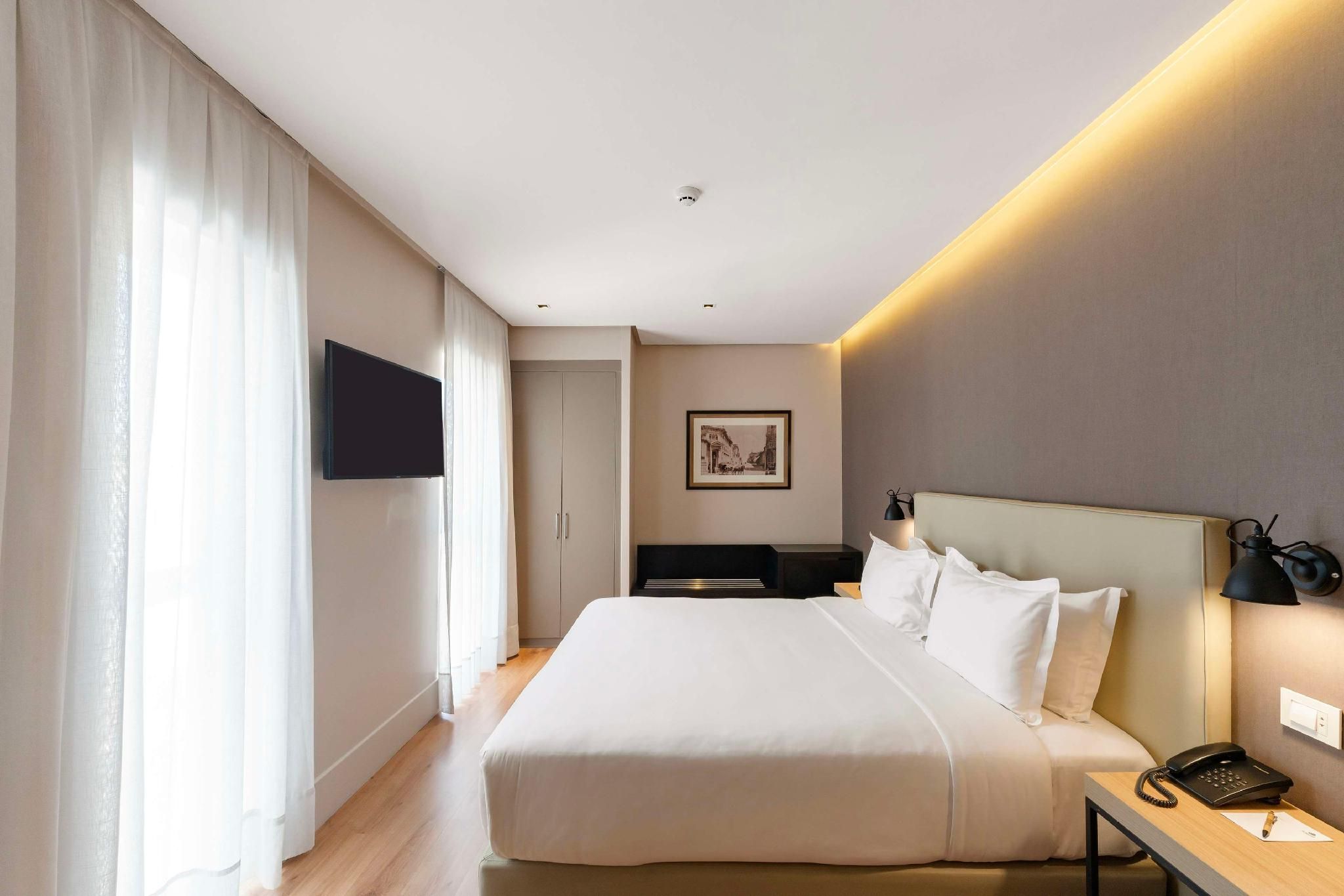 1 KING MOBILITY/HEARING ACCESS W/RI SHWR