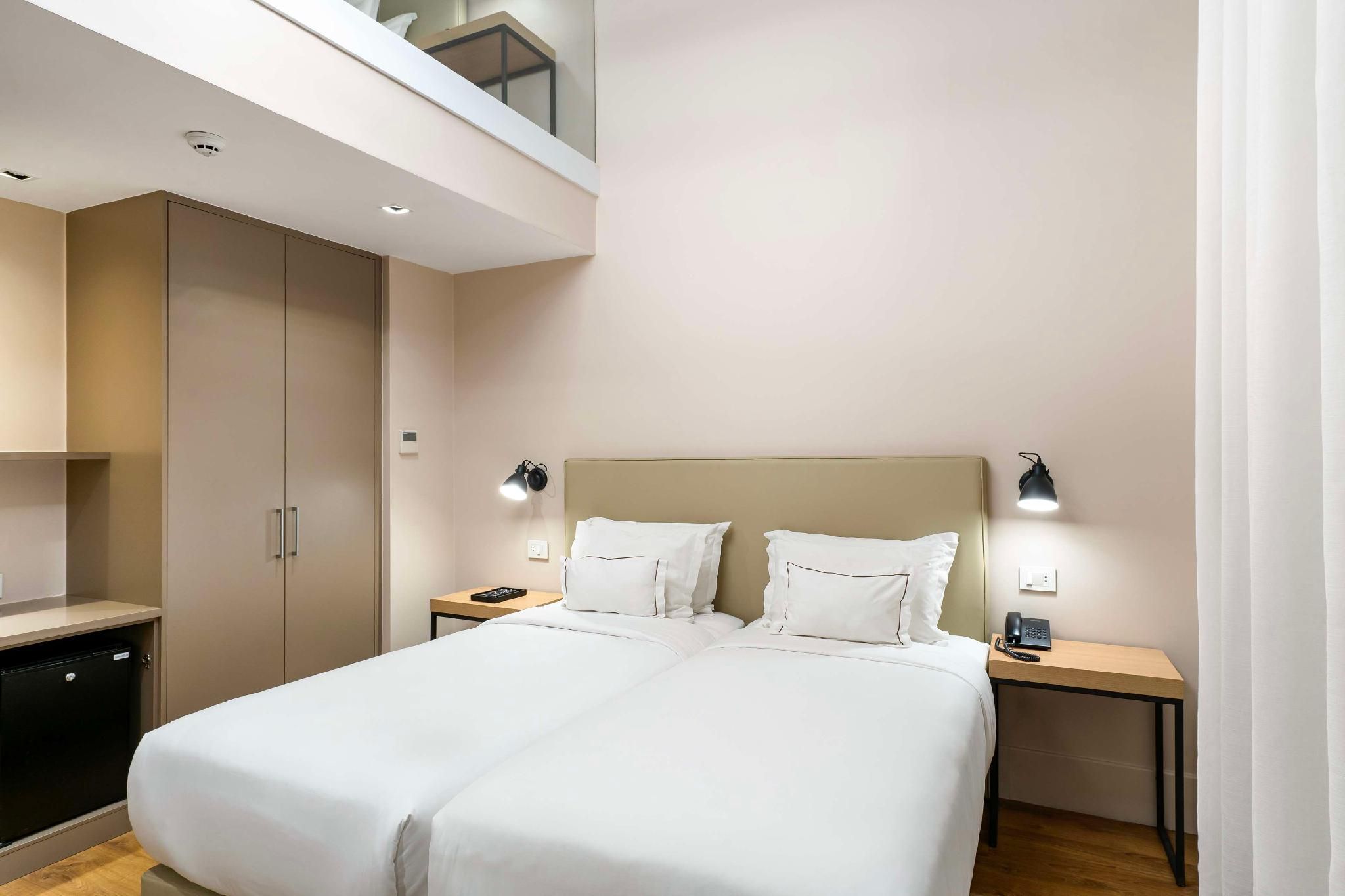 1 KING 2 TWIN BEDS- FAMILY DUPLEX