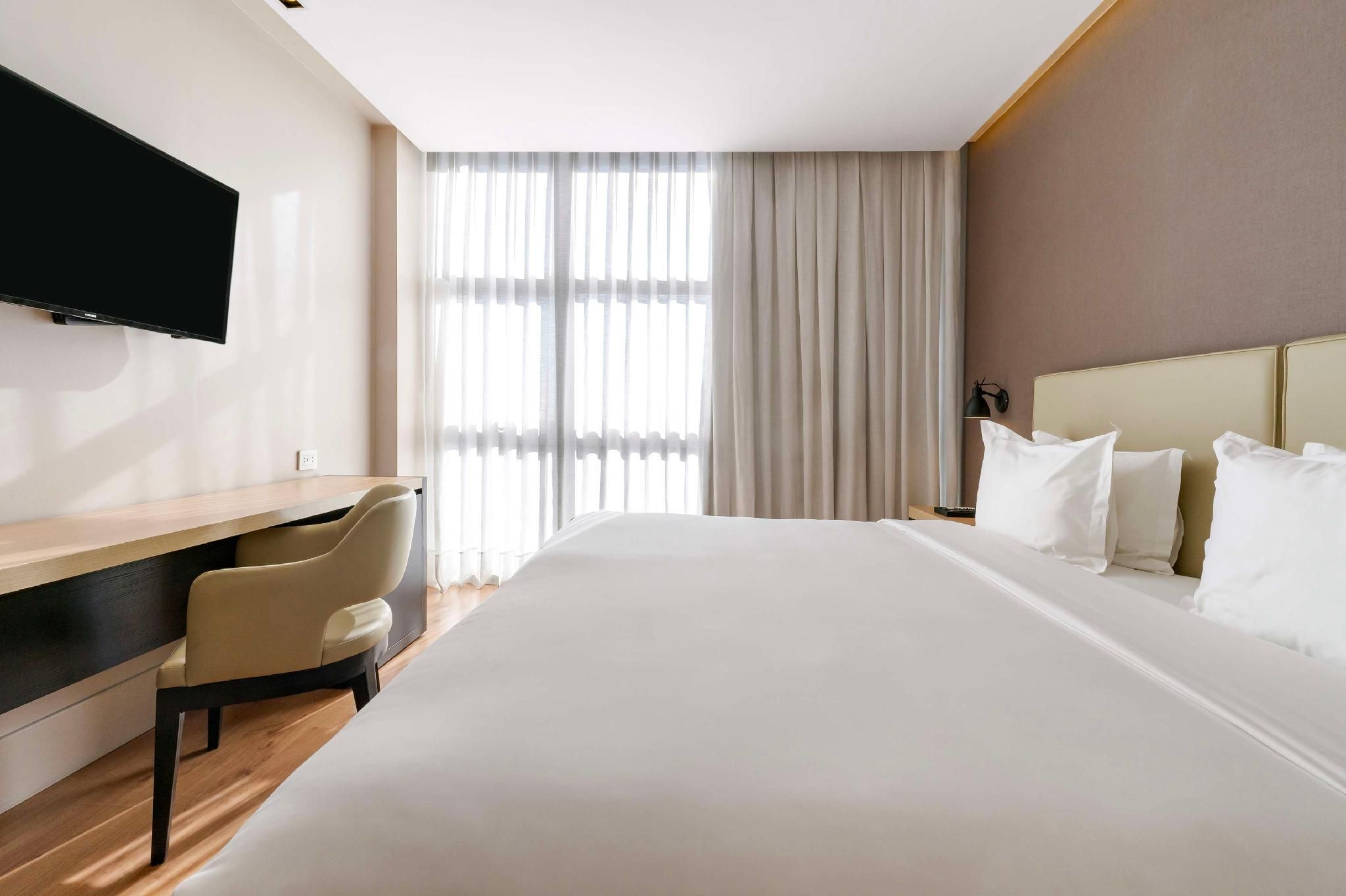 Palmaroga Hotel Asuncion, Tapestry Collection by Hilton 1 King Bed 2