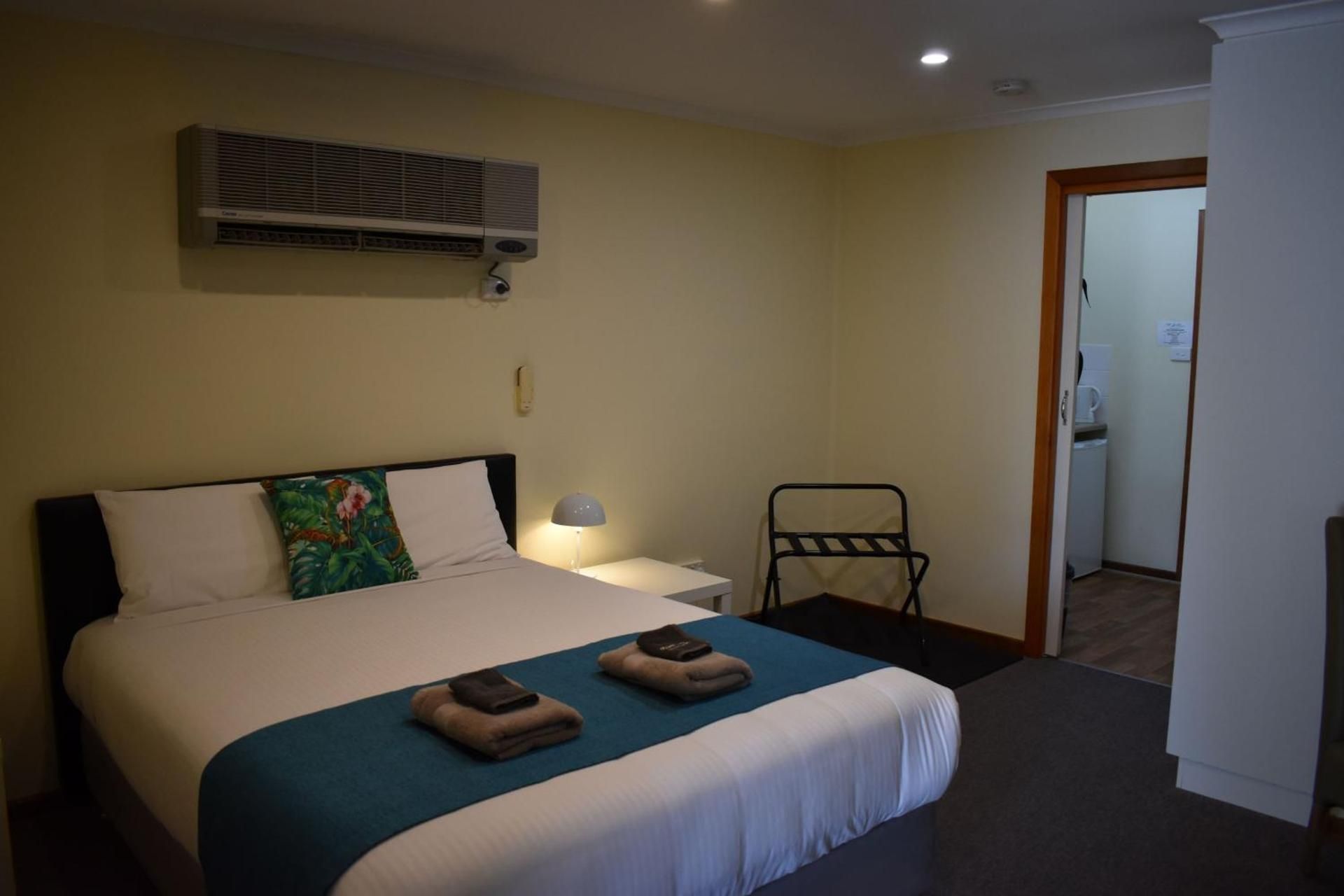 Queen Suite with Kitchenette