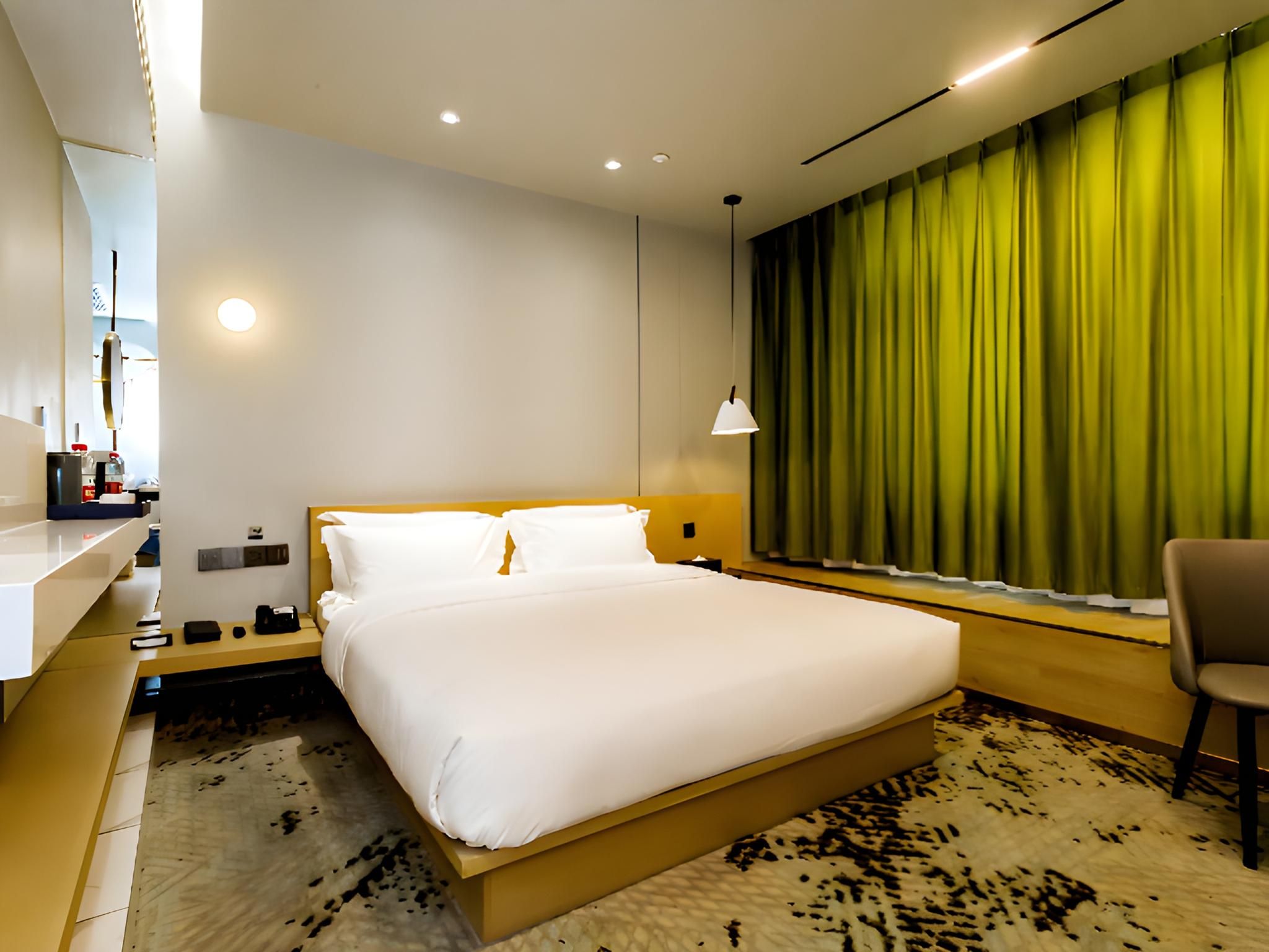 Dossen - Bed Room With City View