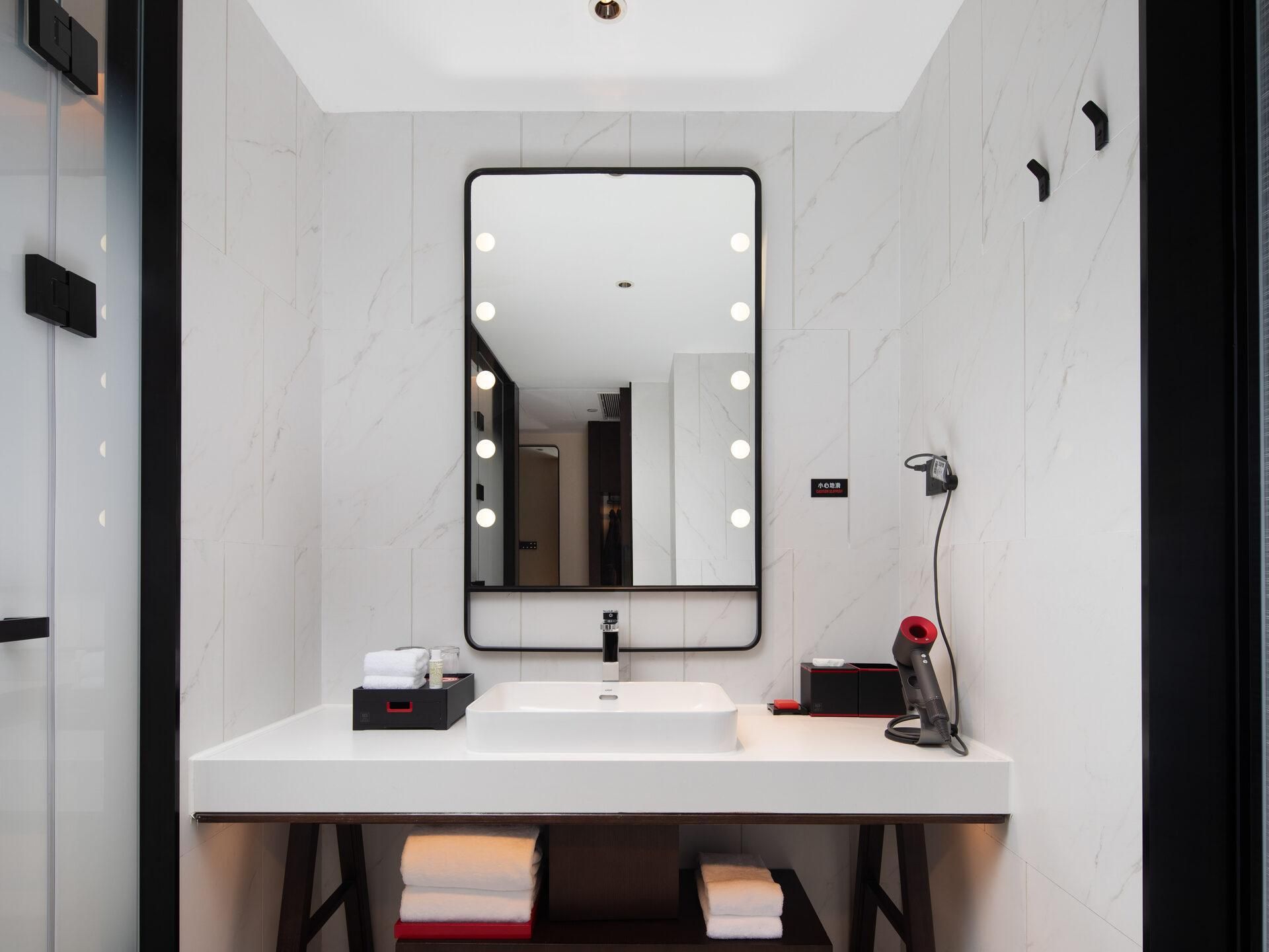 WH - Deluxe Bed Room