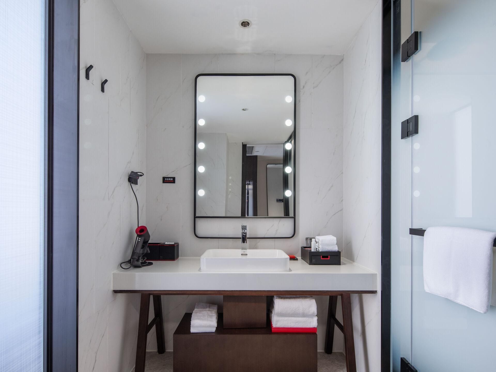 Radisson Red Hotel Jining Yanzhou WH - Deluxe Room Twin 3