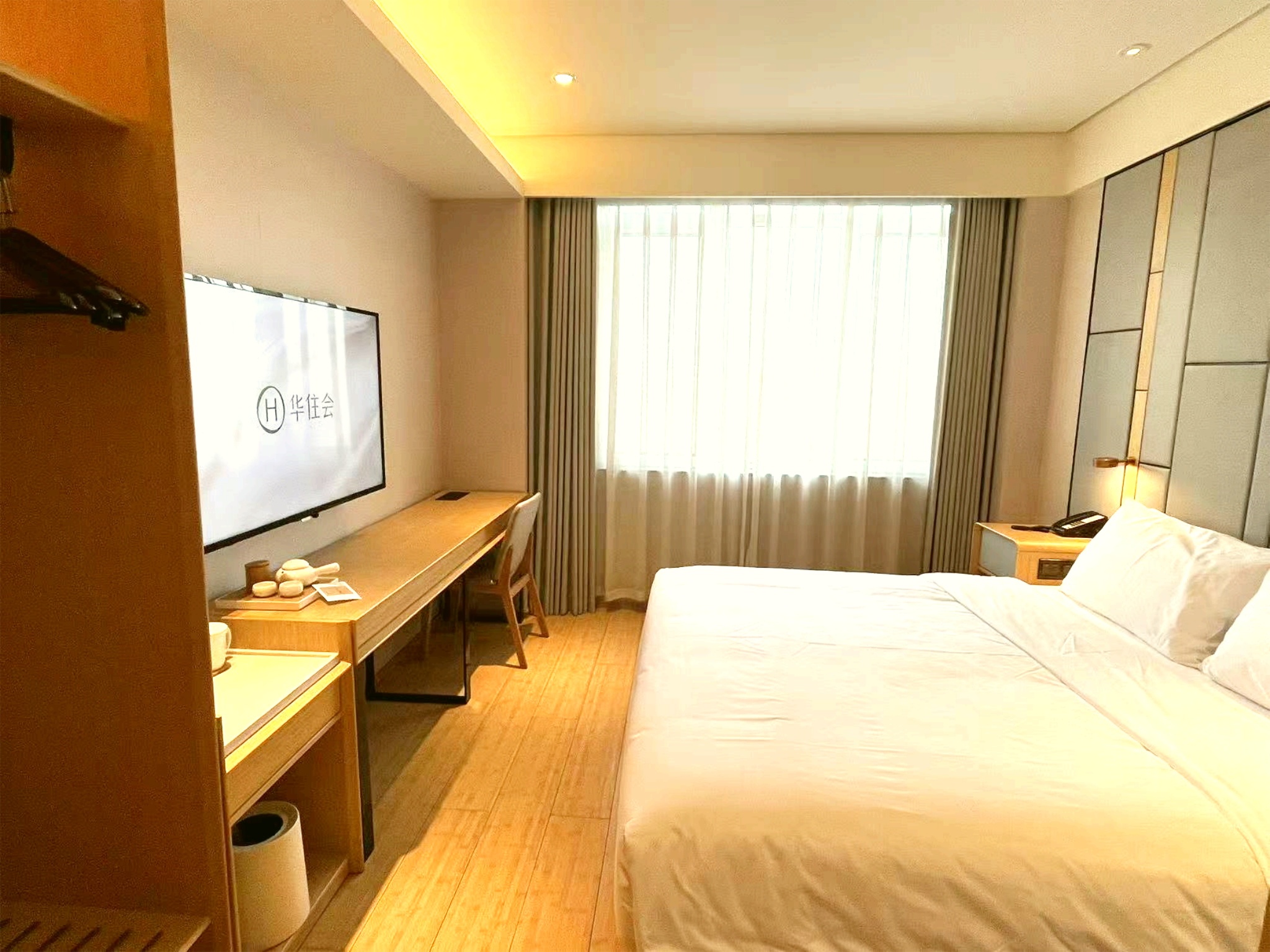 Queen Room A