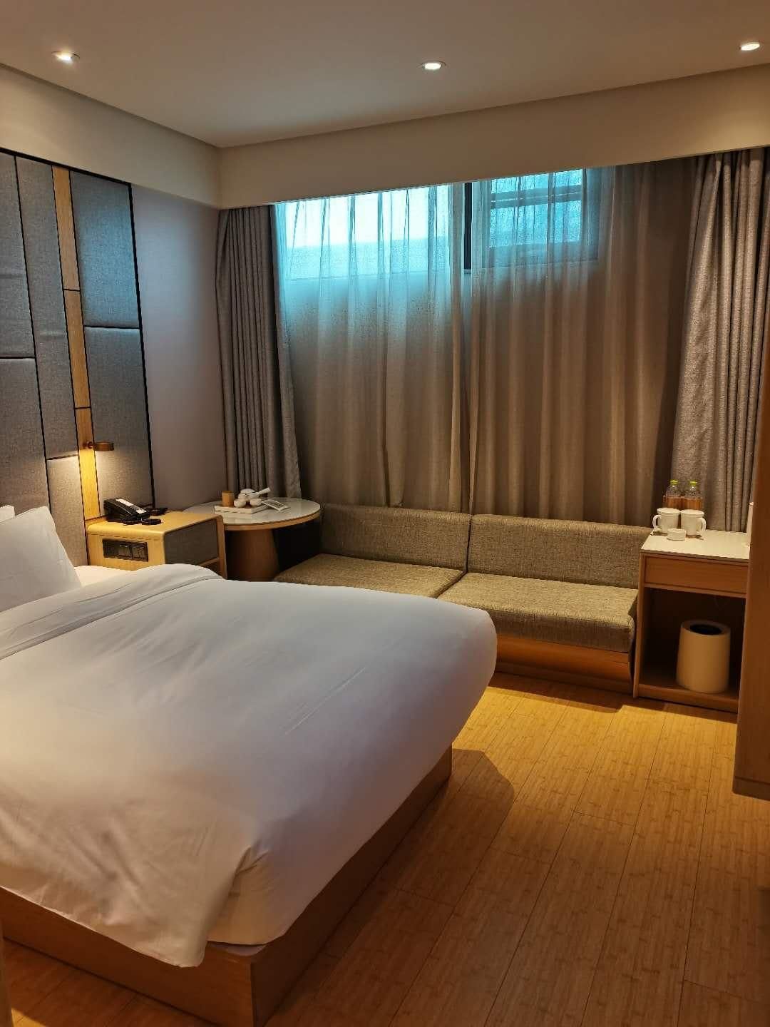 Huazhu - Room With Bed