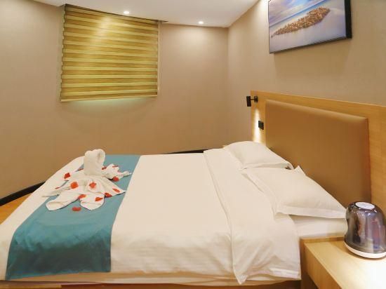 Queen Deluxe Room