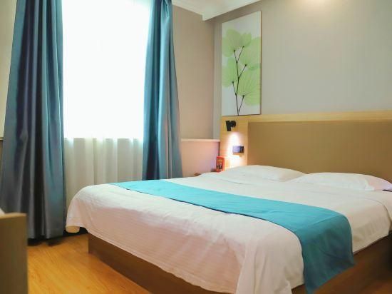 Feature Queen Room