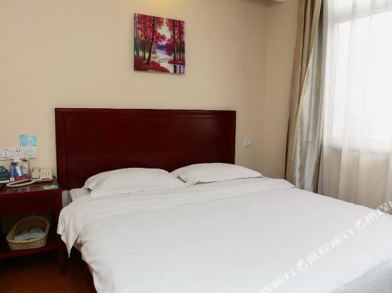 Feature Queen Room
