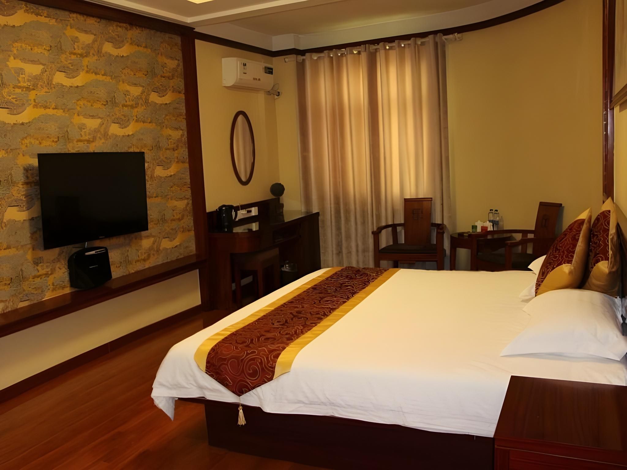 Deluxe Room Queen