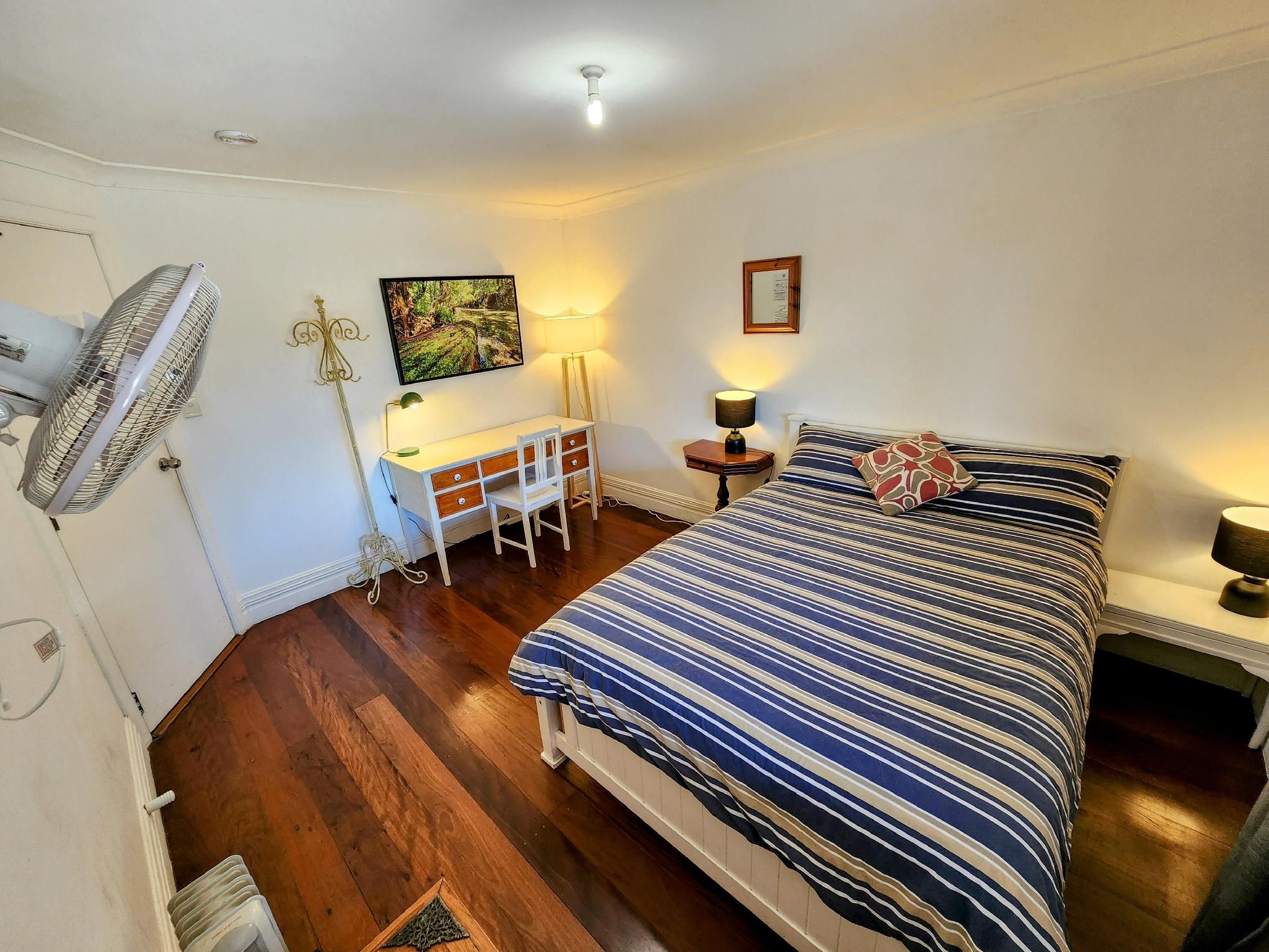 Double Room with Desk - Non-Smoking