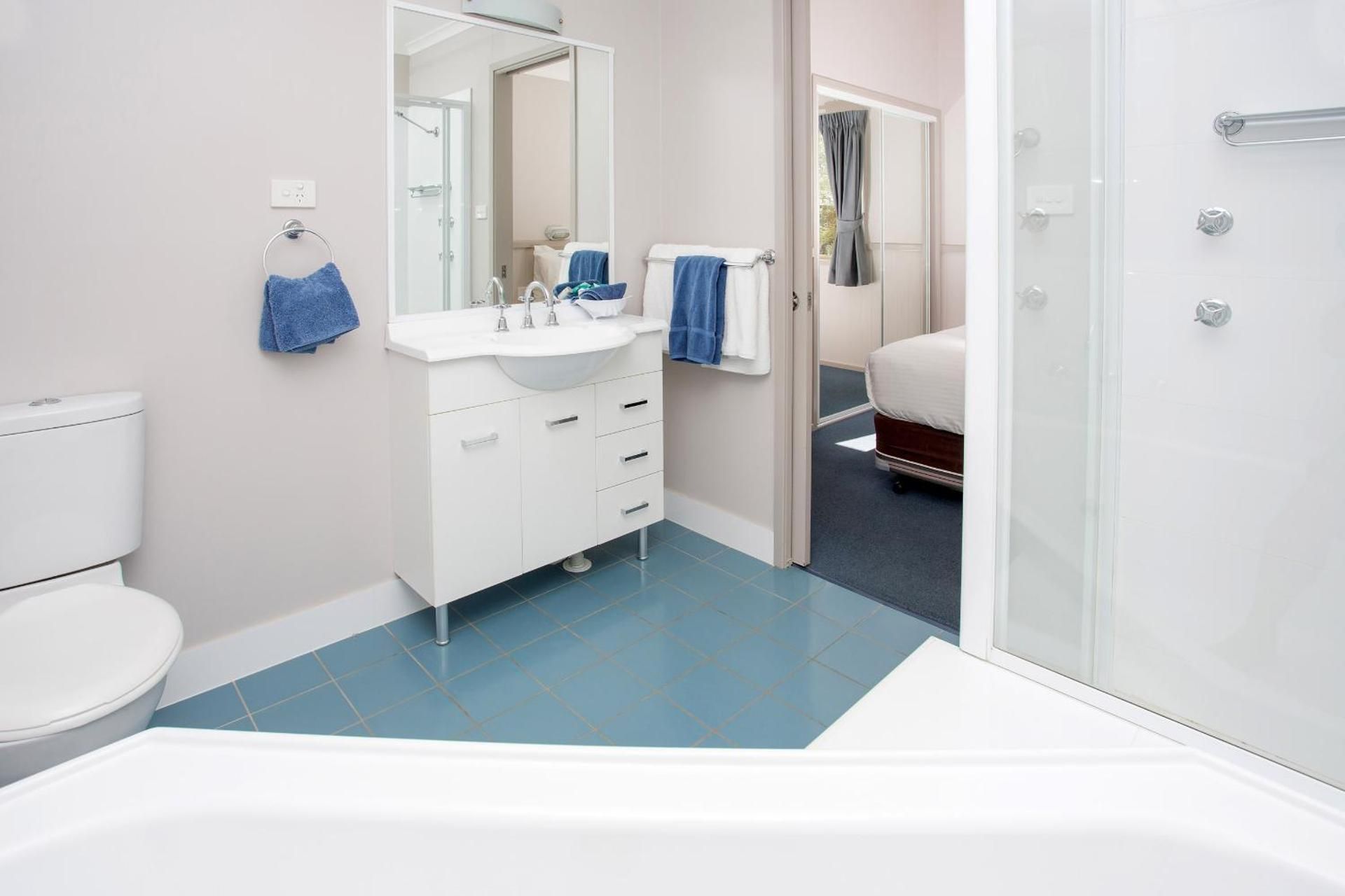 Three-Bedroom Villa with Spa Bath