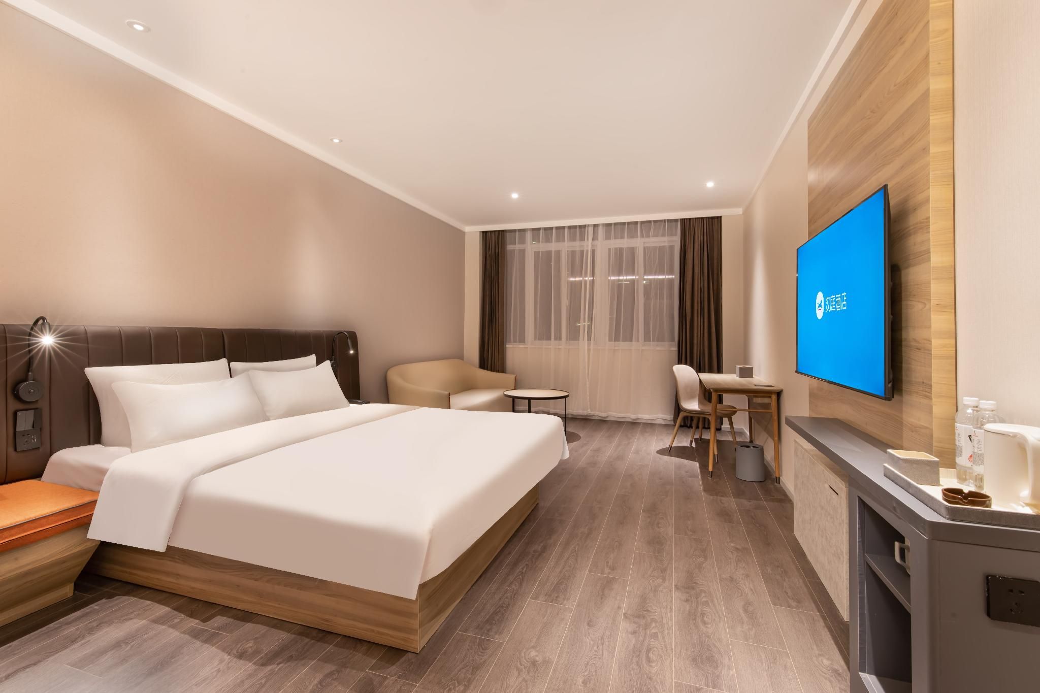 Queen Superior Room