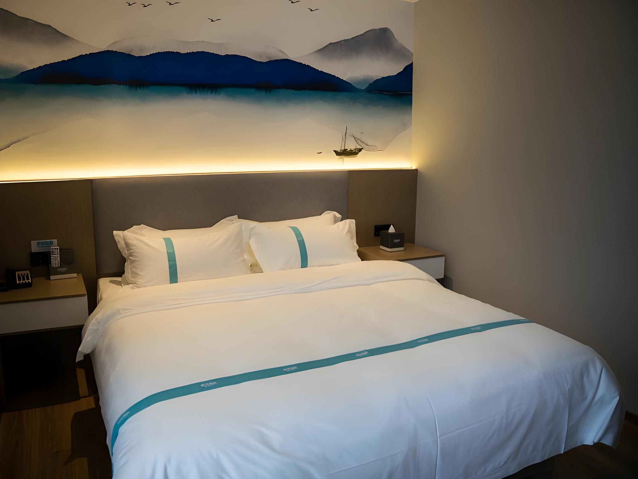 Feature Queen Room
