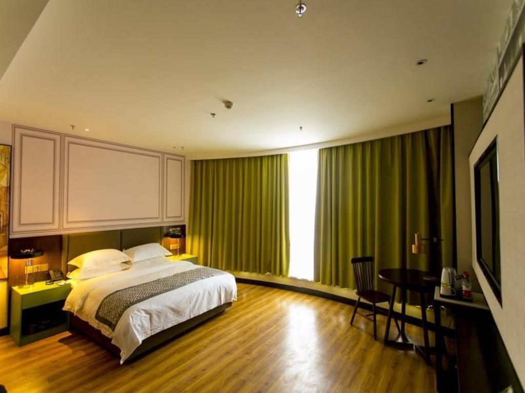 Deluxe Queen Room