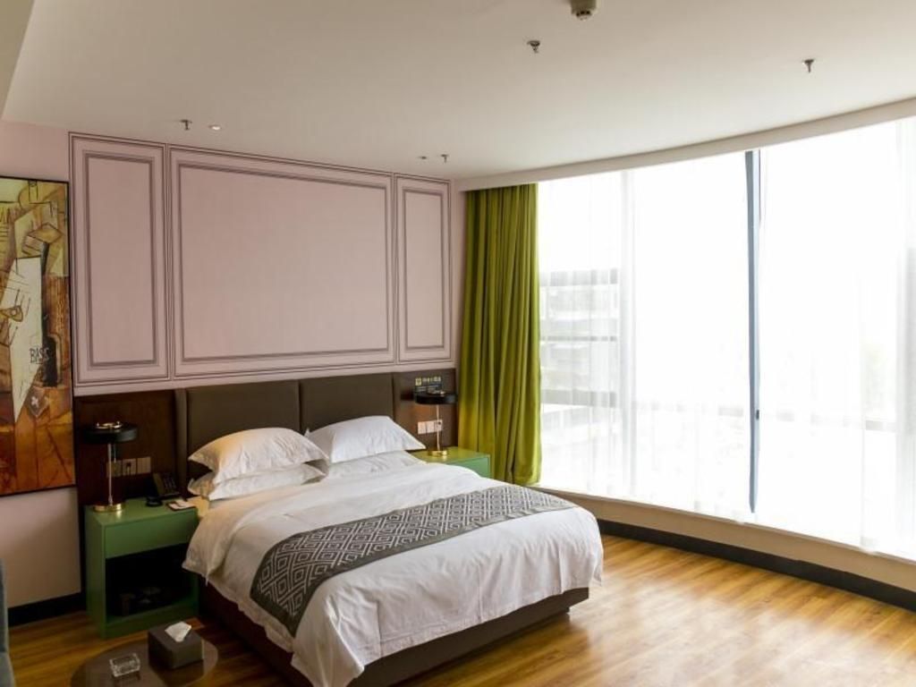 Deluxe Queen Room